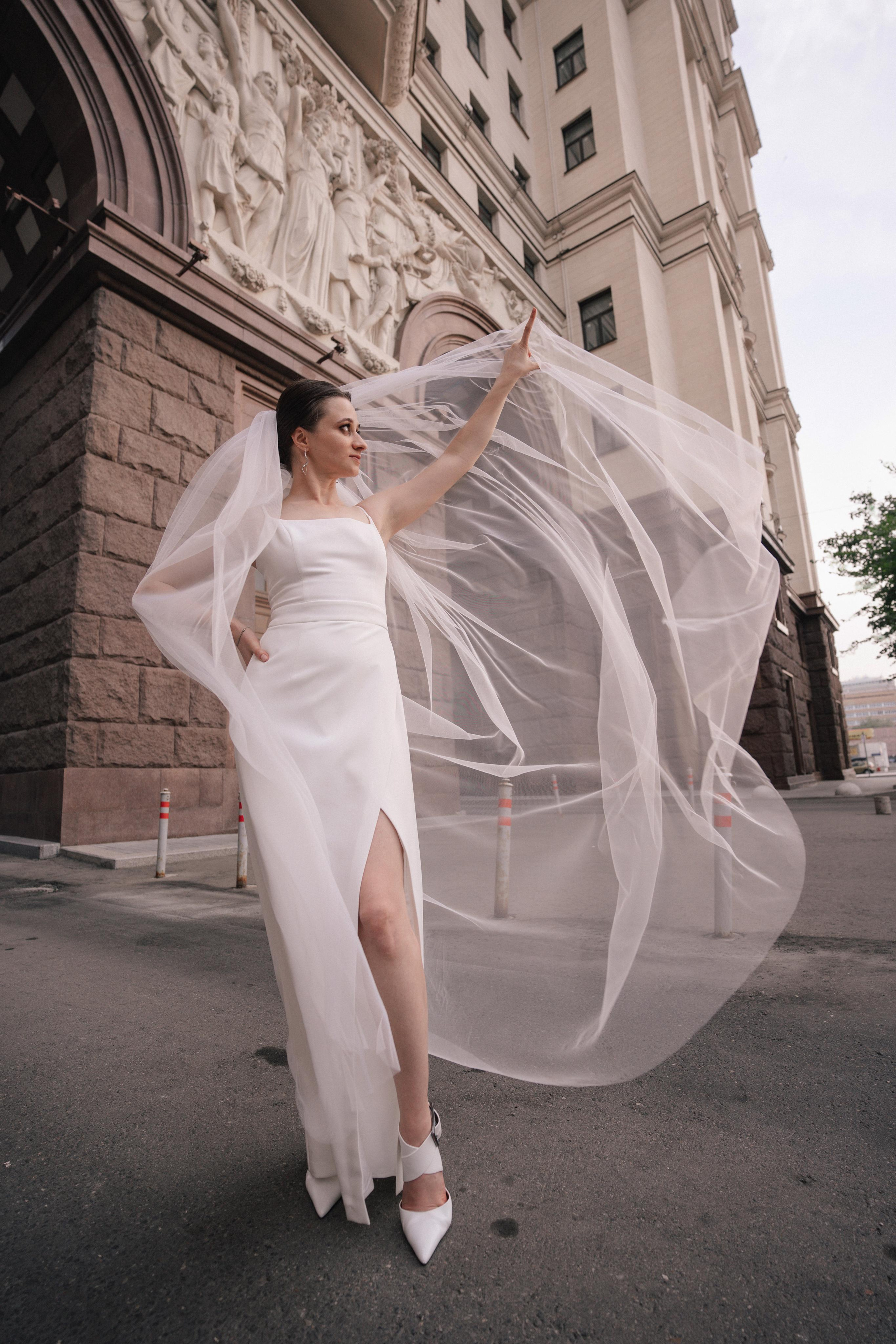 Свадебная прогулка по улочнам рядом с Высоткой на Котельнической набережной