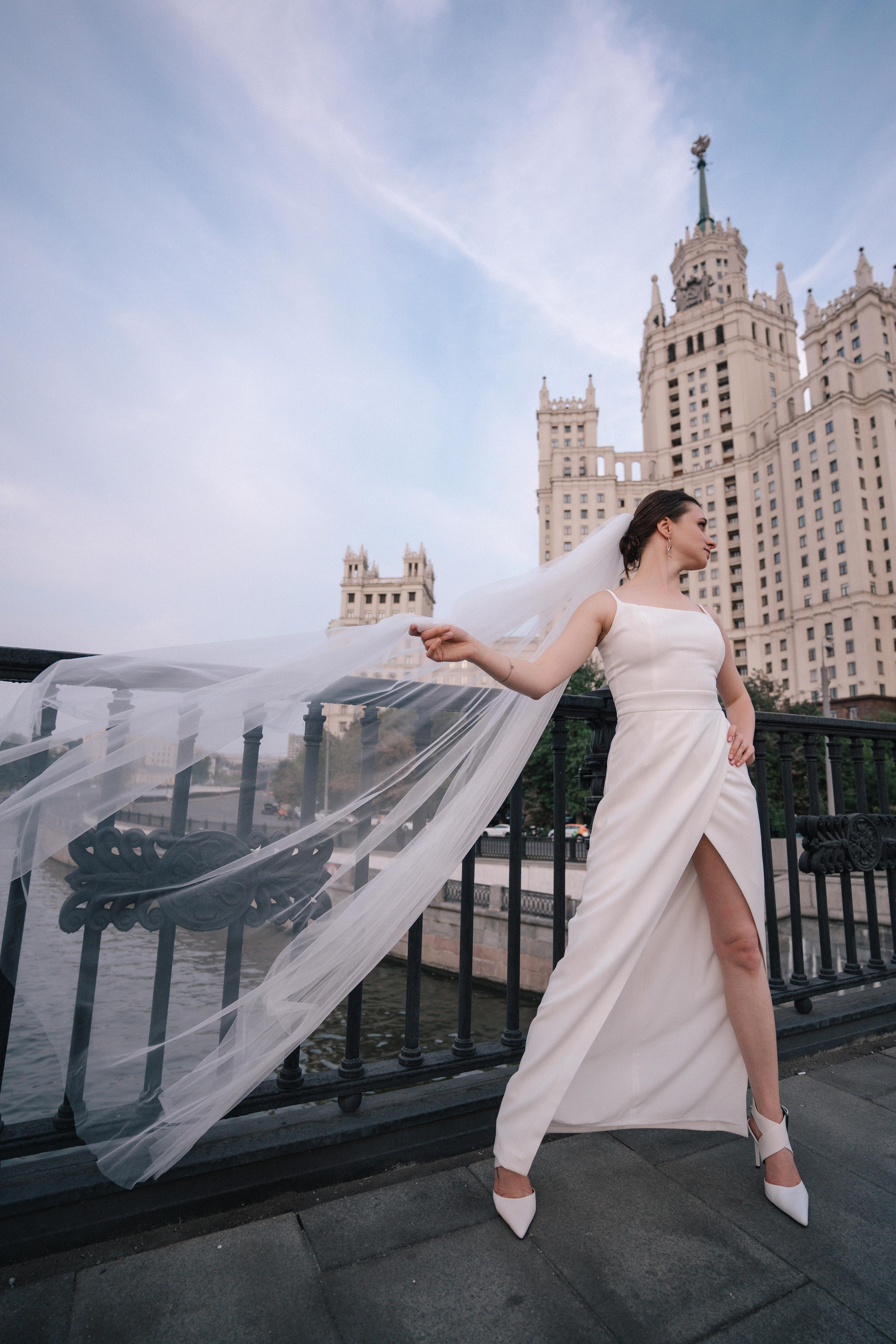 Свадебная прогулка по улочнам рядом с Высоткой на Котельнической набережной