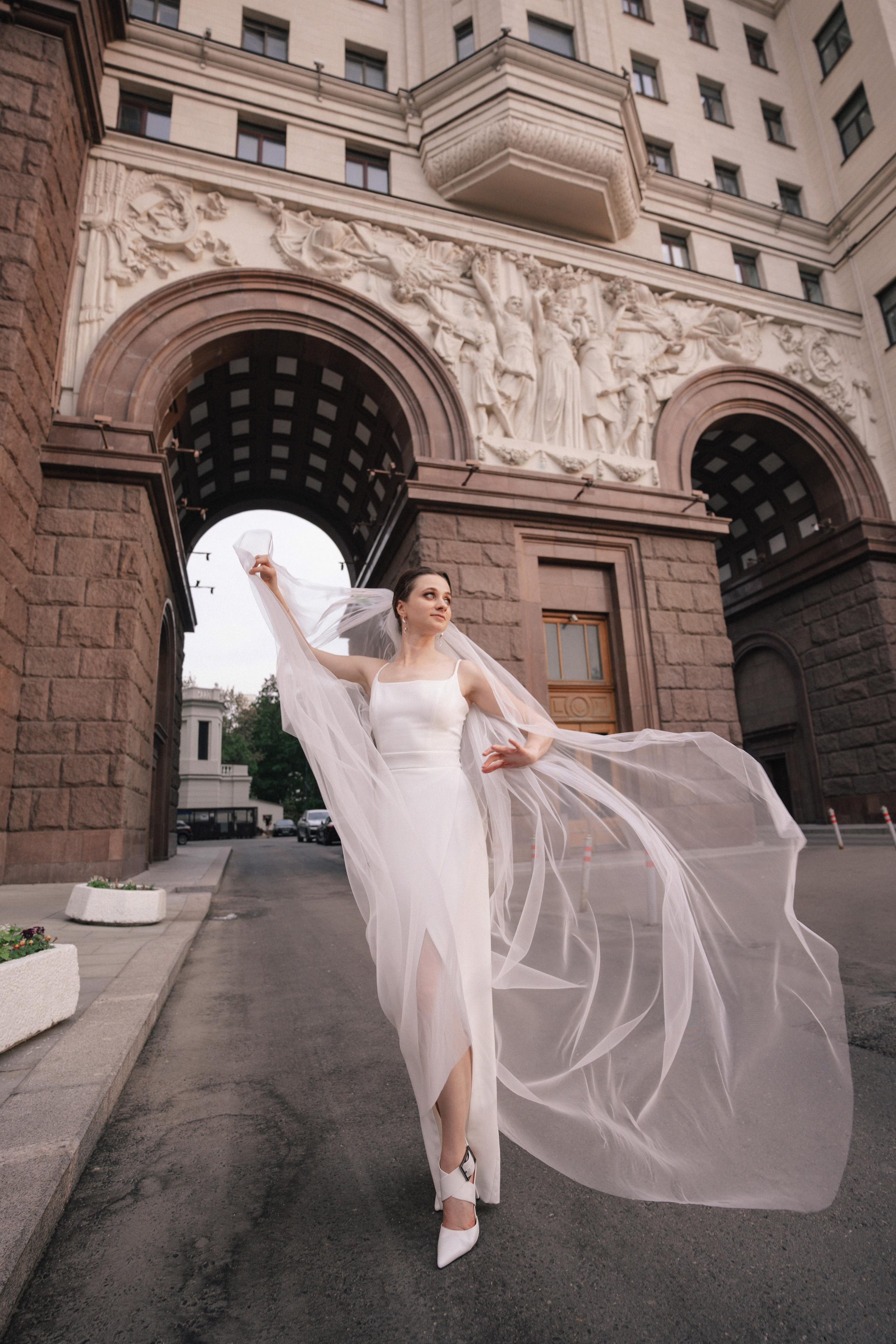 Свадебная прогулка по улочнам рядом с Высоткой на Котельнической набережной