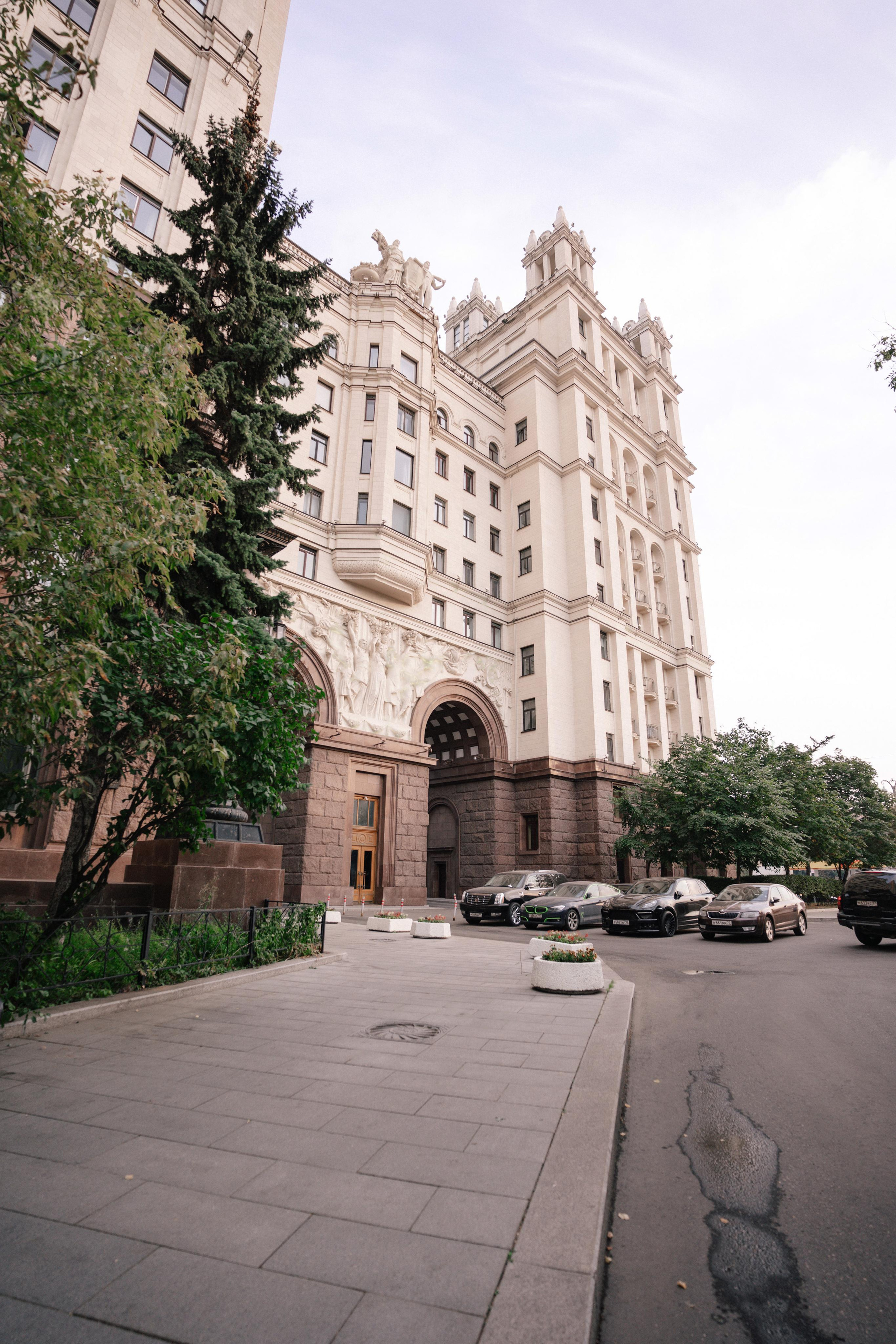 Свадебная прогулка по улочнам рядом с Высоткой на Котельнической набережной