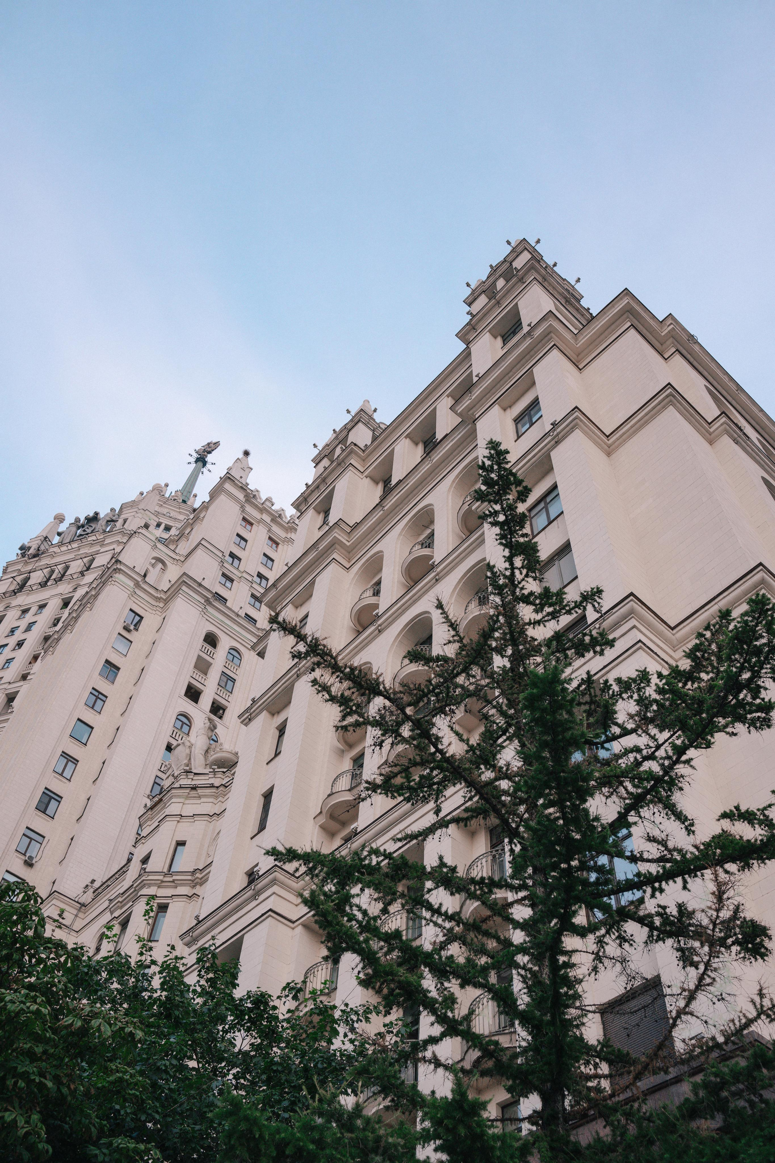 Свадебная прогулка по улочнам рядом с Высоткой на Котельнической набережной