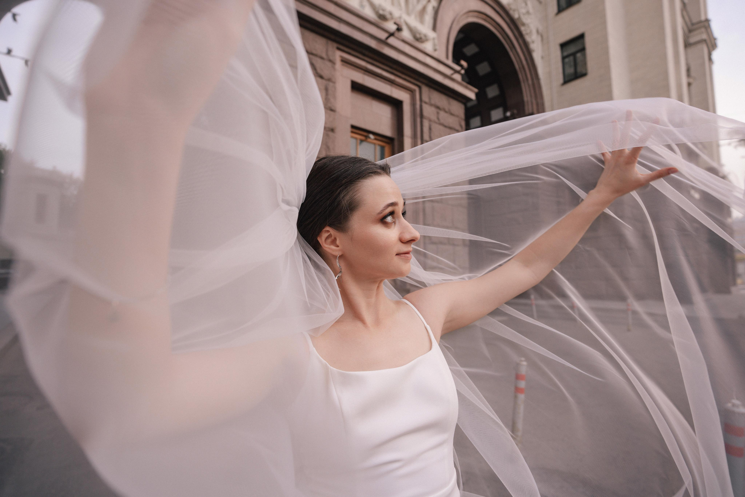 Свадебная прогулка по улочнам рядом с Высоткой на Котельнической набережной