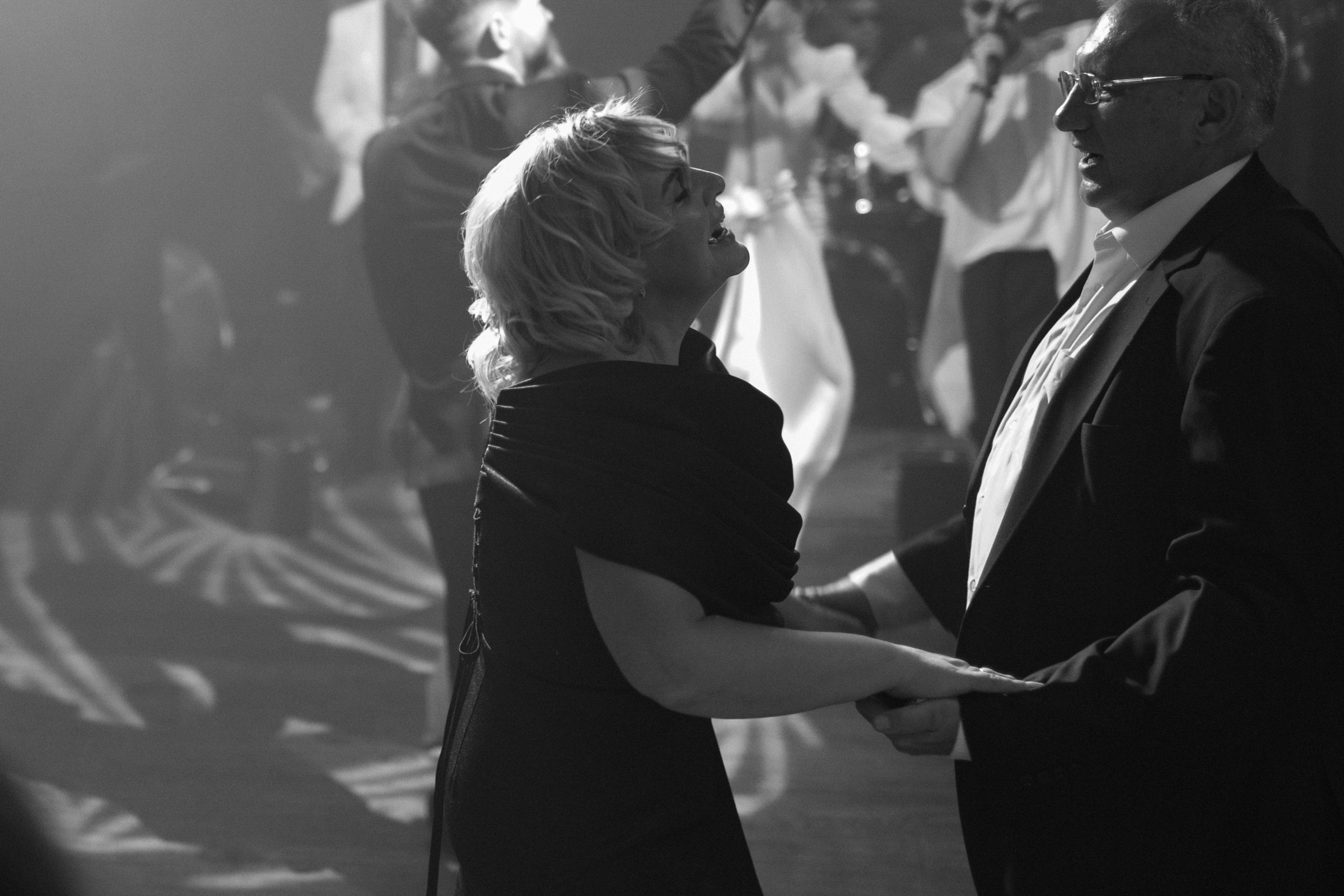 Собираемся на свадьбу вместе с фотосессией для двоих на утренние сборы. Свадебный, репортажный и портретный фотограф Сочи, Краснодар. Александра Зайцева