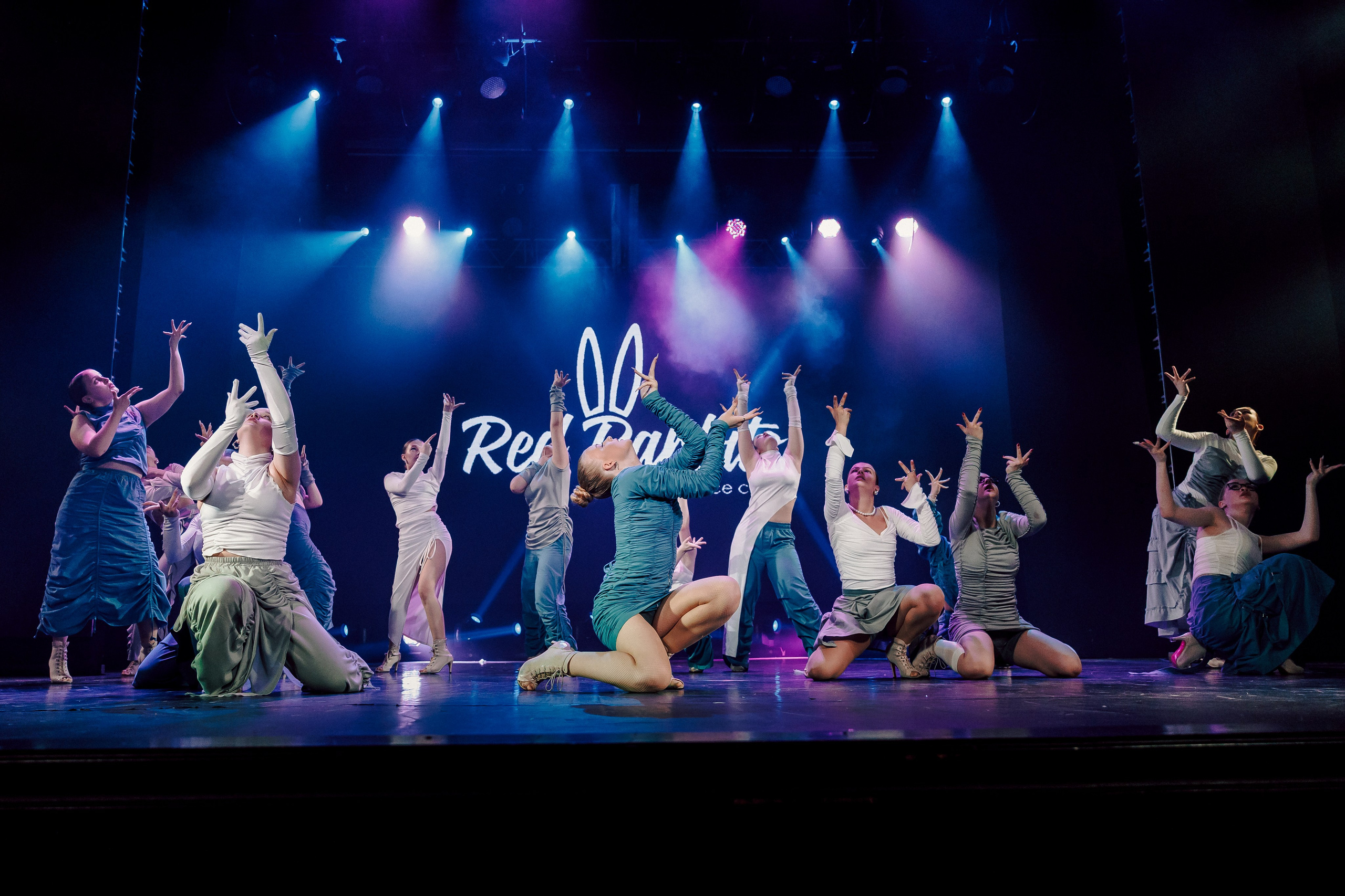 Отчётный концерт танцевальной школы «Red Rabbits» 2025. Лёшка Варзегов — фотограф