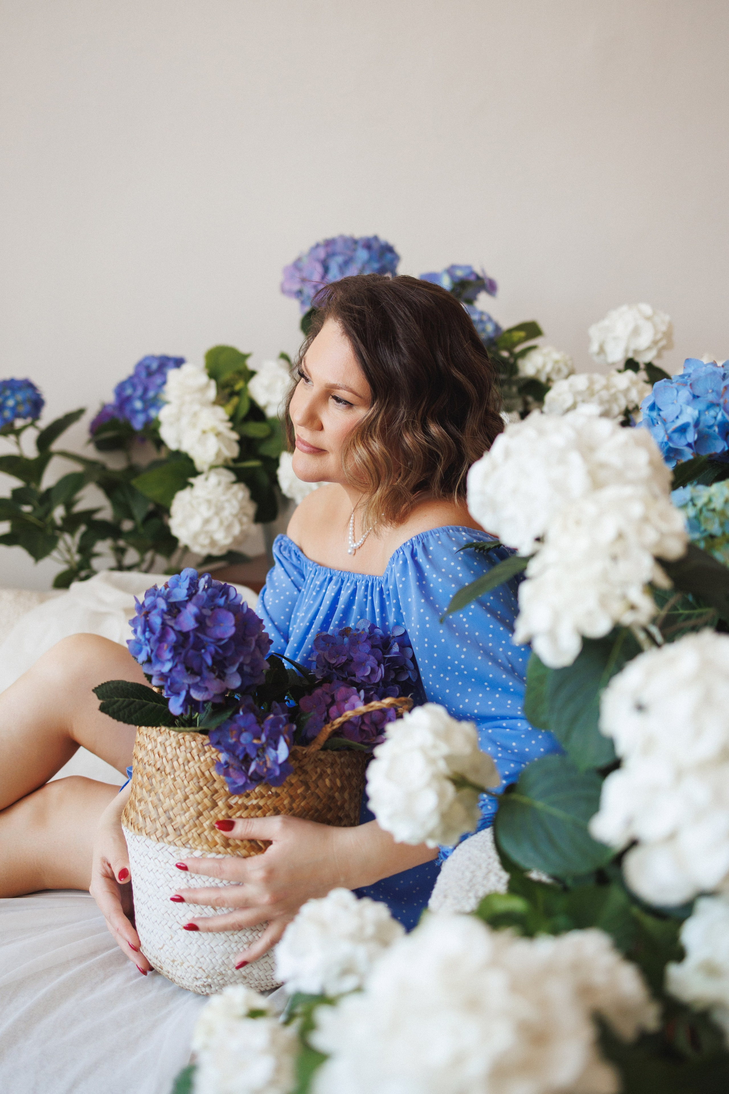 Фотосессия с живыми цветами Гортензии в фотостудии Space JOBS, город Краснодар. Семейный и детский фотограф в Краснодаре Анна Трашкова