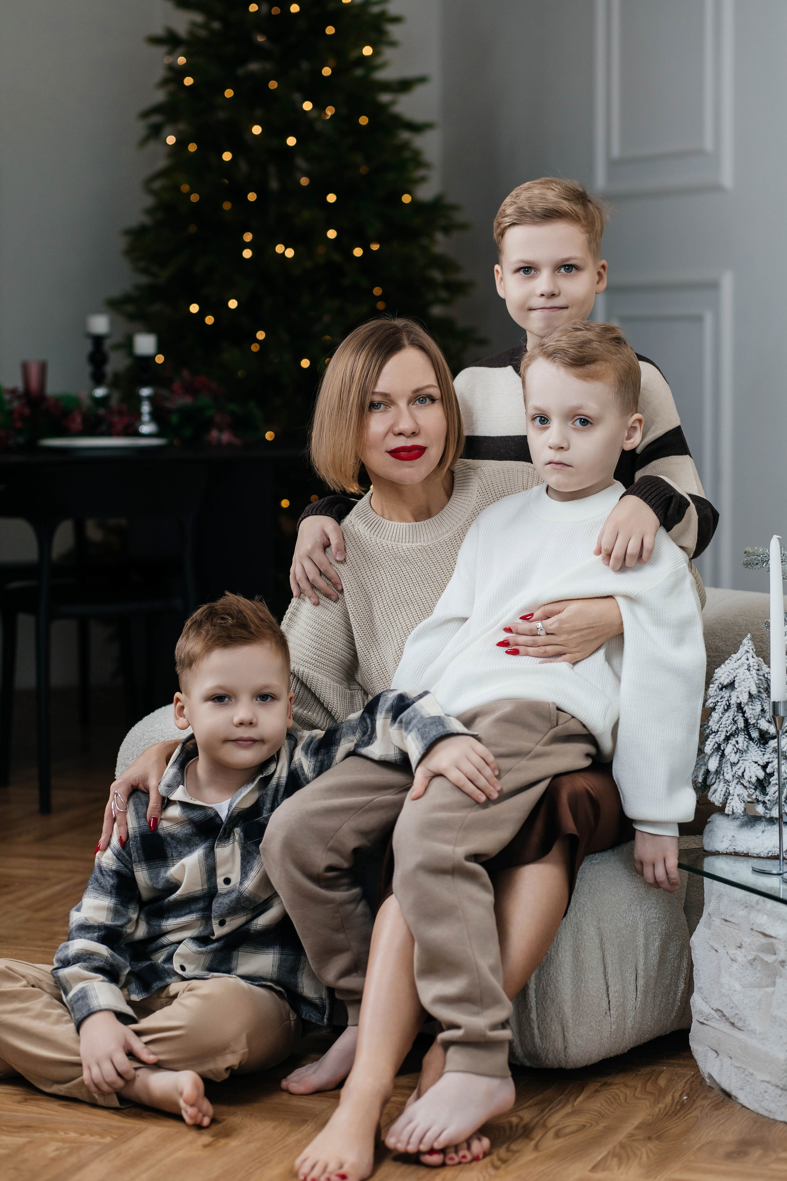 Юлия и мальчишки НГ 2026. Женский фотограф в Оренбурге Ирина Заводчикова