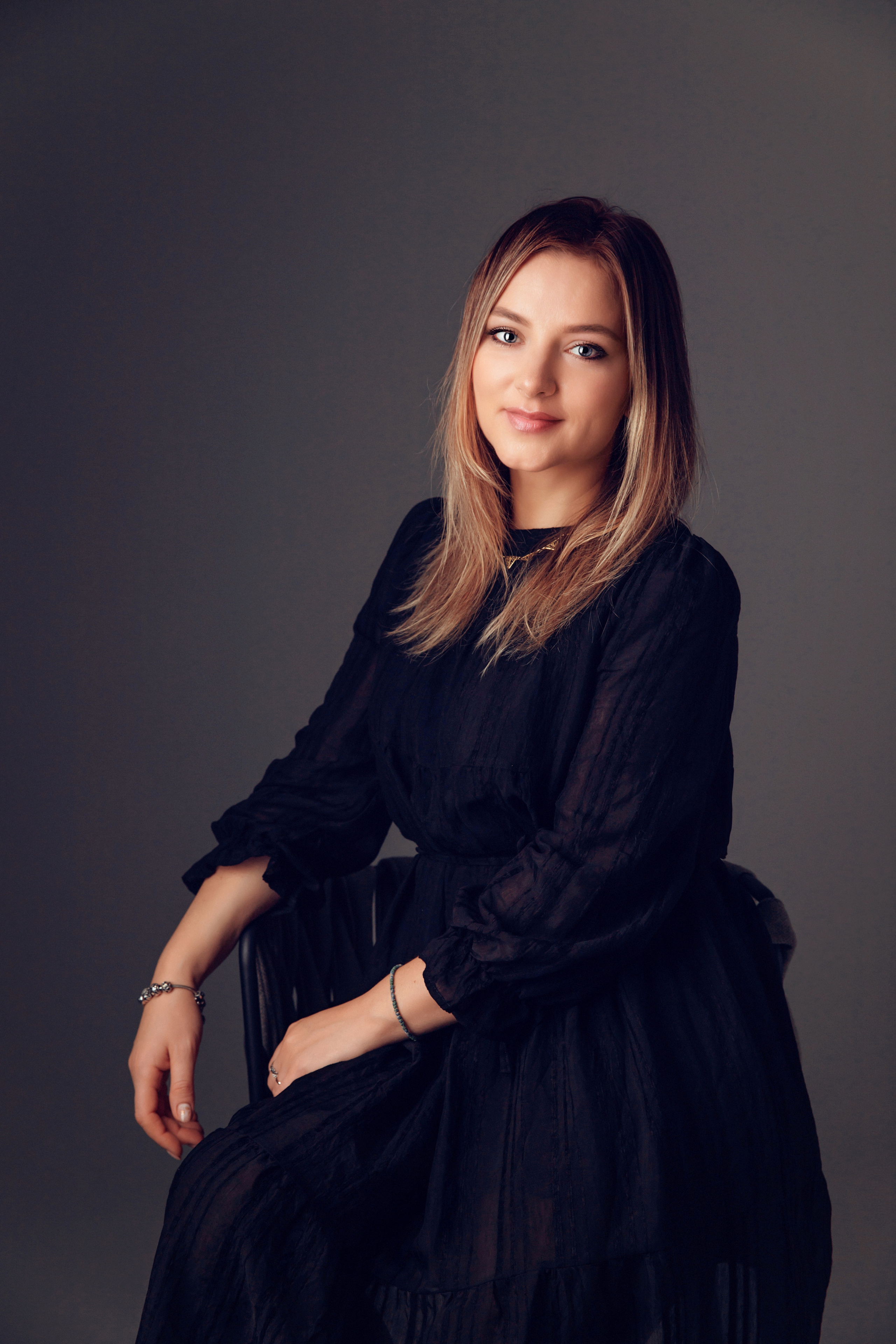 Портрет на чёрном. Семейный фотограф в Санкт-Петербурге Алиса Мохова