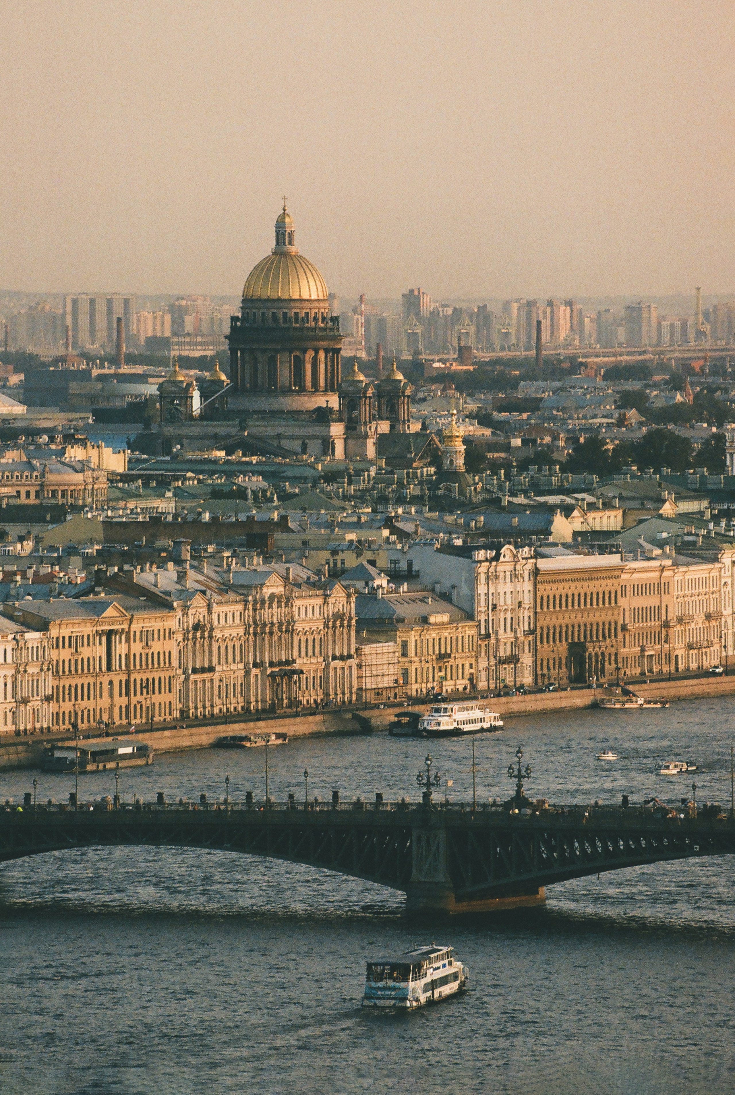 Фотографии цветные. Свадебный и семейный пленочный фотограф в Петербурге Истомина Ирина