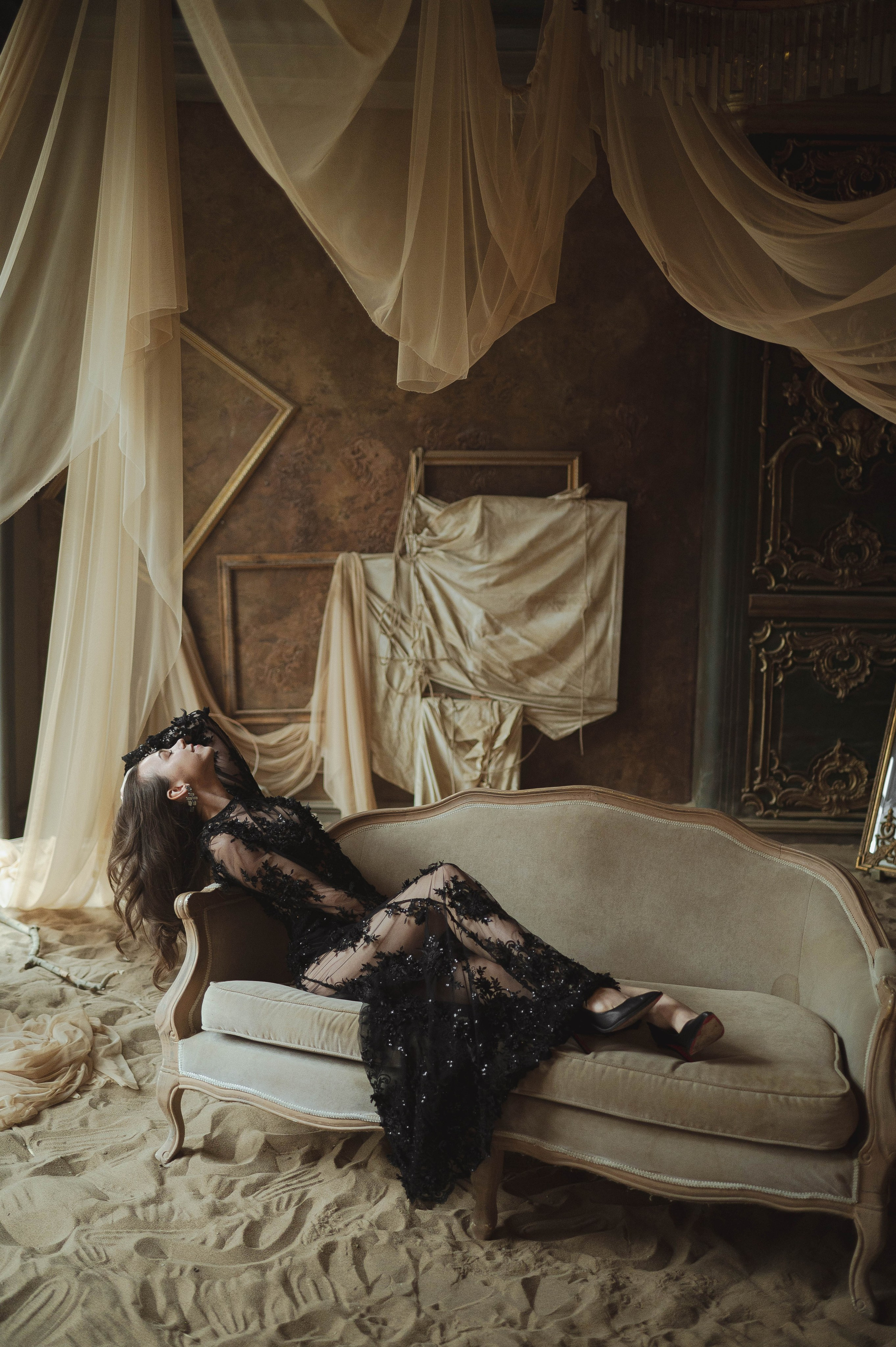 Фотостудия с песком и полотнами ткани. Свадебный фотограф Татьяна Лейн в Санкт-Петербурге