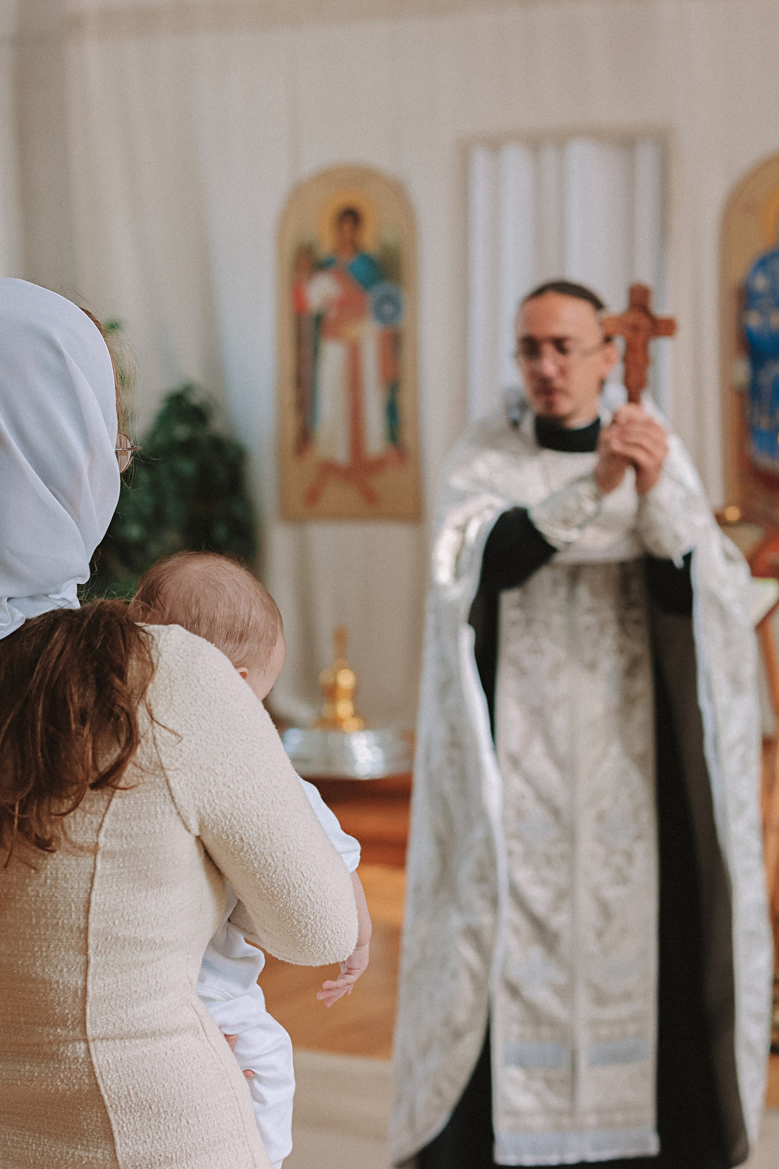 Крещение церковь около моста влюбленных. Семейный фотограф Тюмень, фотограф на роды Салмина Мария