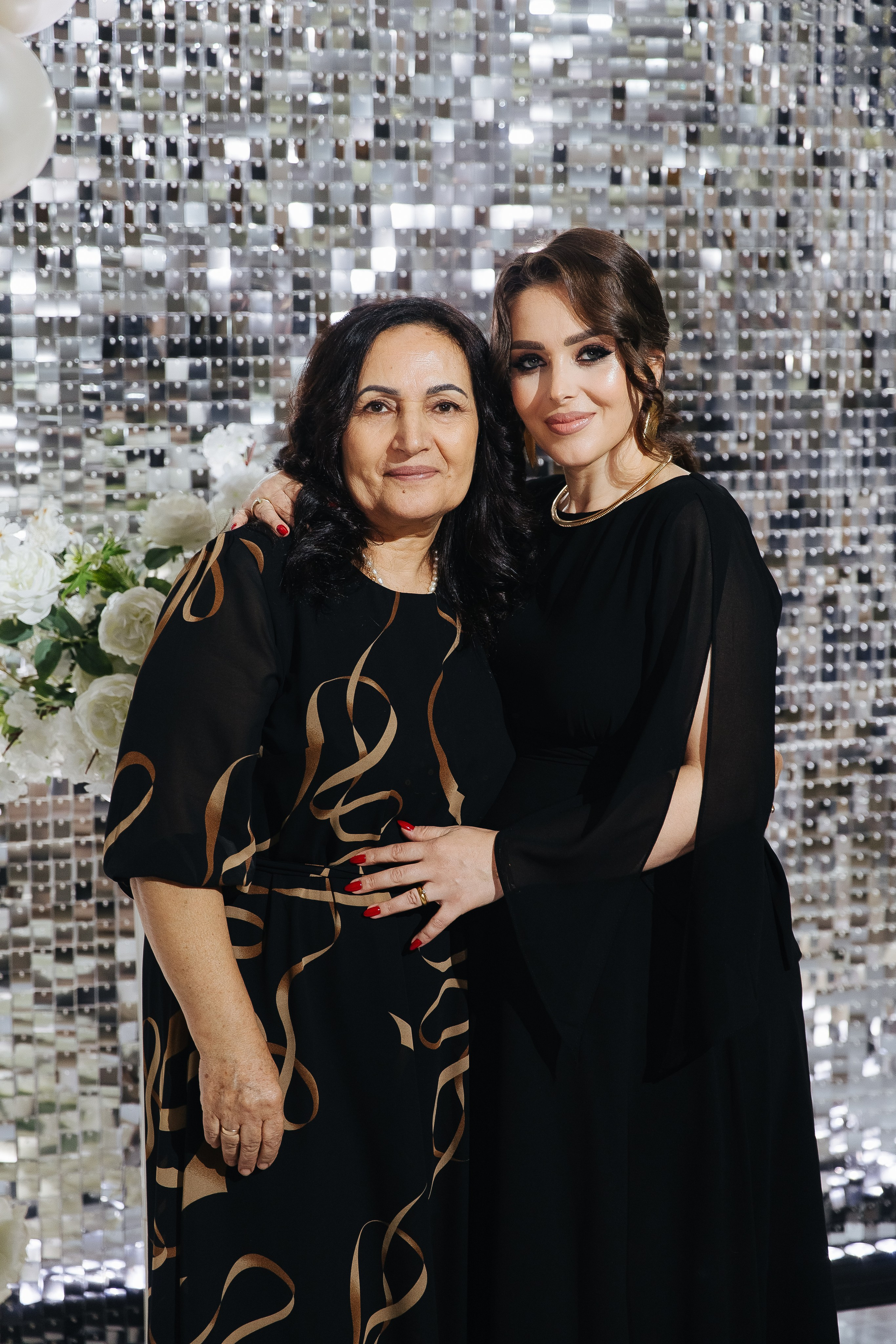 Ани и Назели. 35&5 День рождения, «Янтарь». Фотограф в Красноярске Надежда Воскресенская