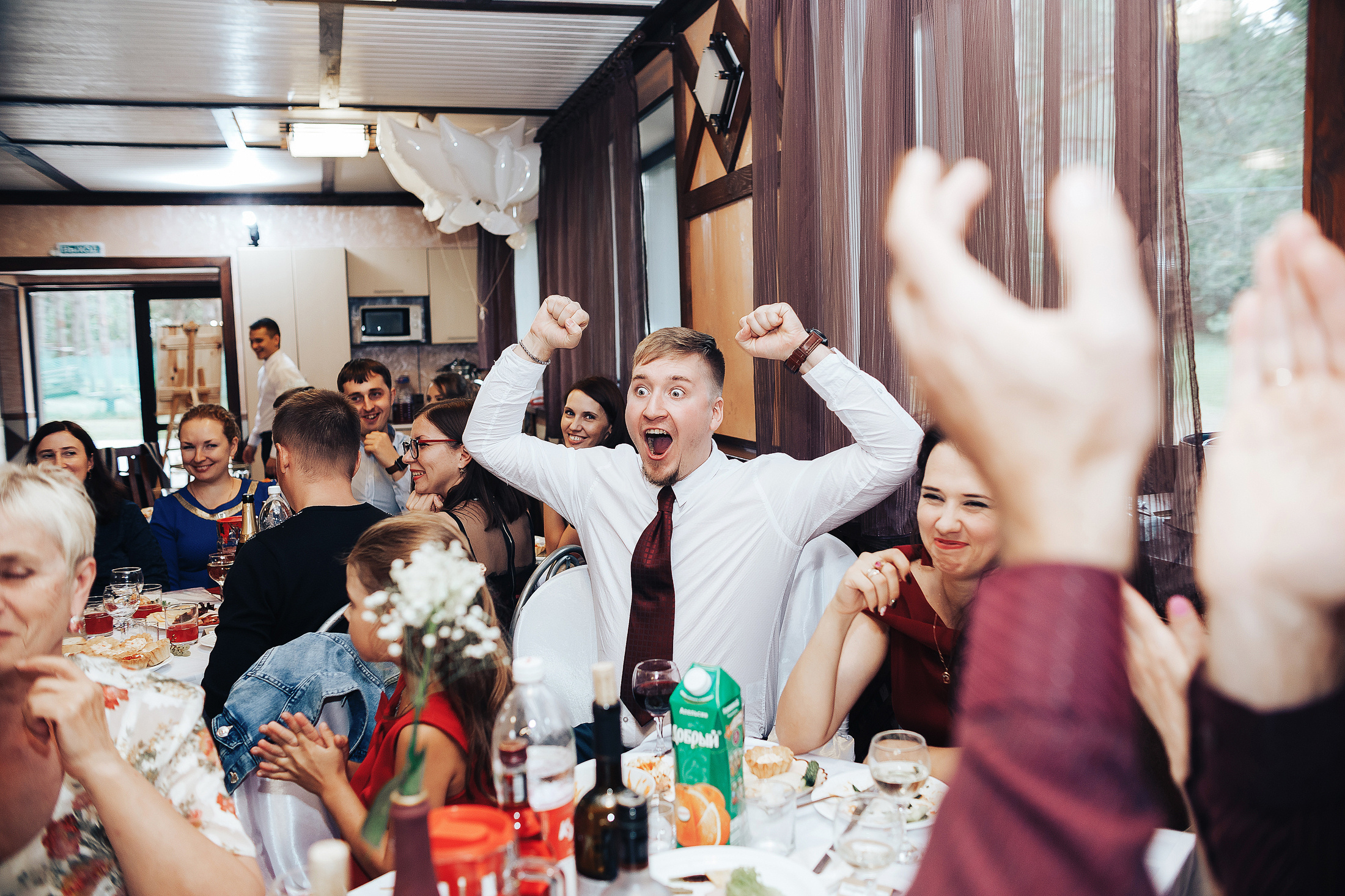 Молодежная фотосъемка свадьбы с бургерами. Фотосъемка и видеосъемка в Калининграде Liveemotion.pro