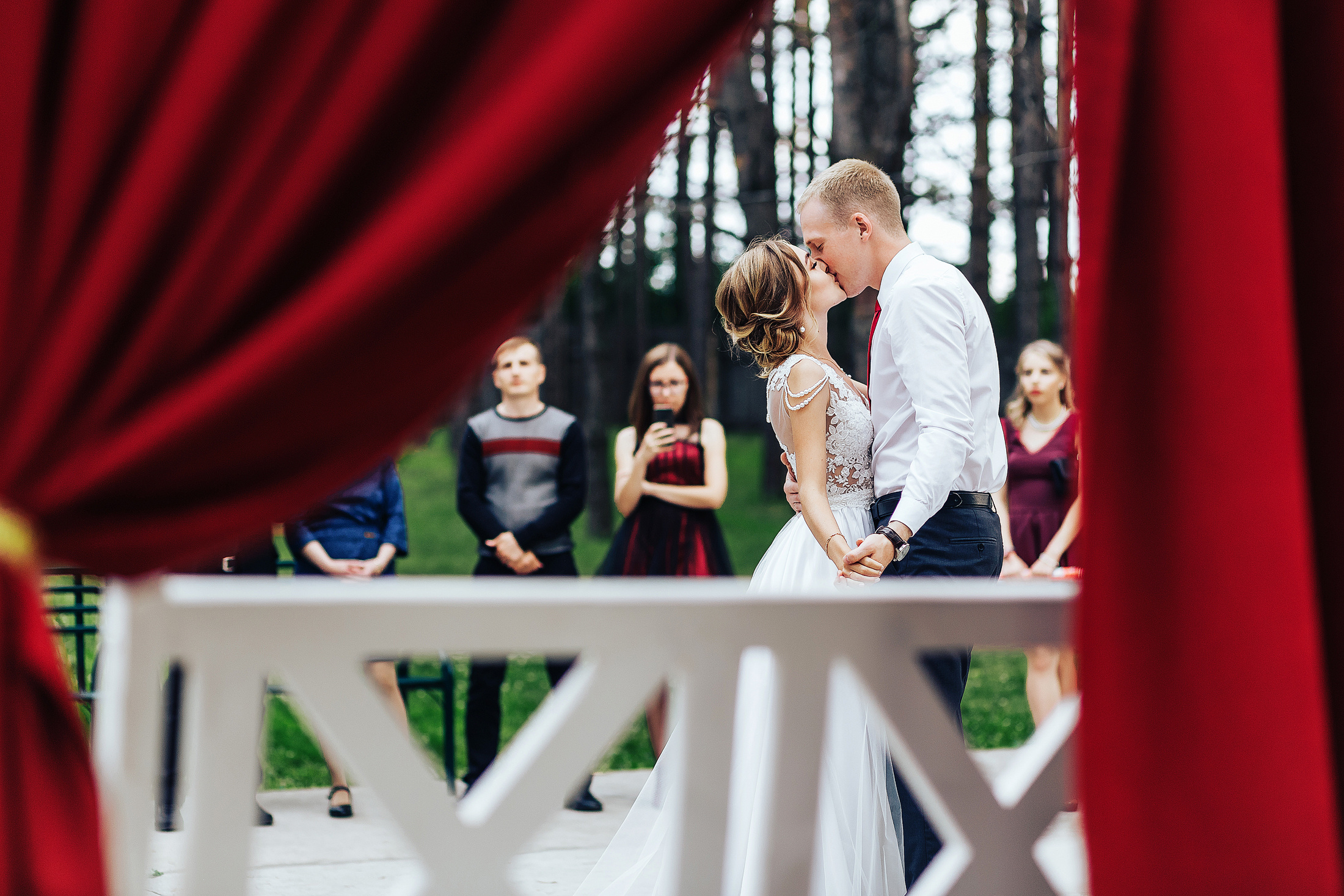 Молодежная фотосъемка свадьбы с бургерами. Фотосъемка и видеосъемка в Калининграде Liveemotion.pro