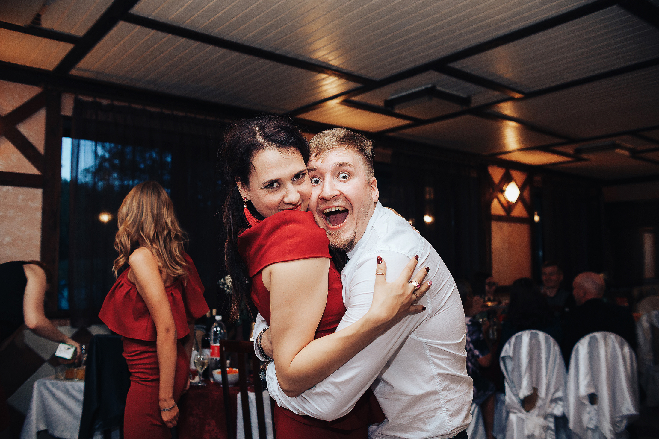 Молодежная фотосъемка свадьбы с бургерами. Фотосъемка и видеосъемка в Калининграде Liveemotion.pro