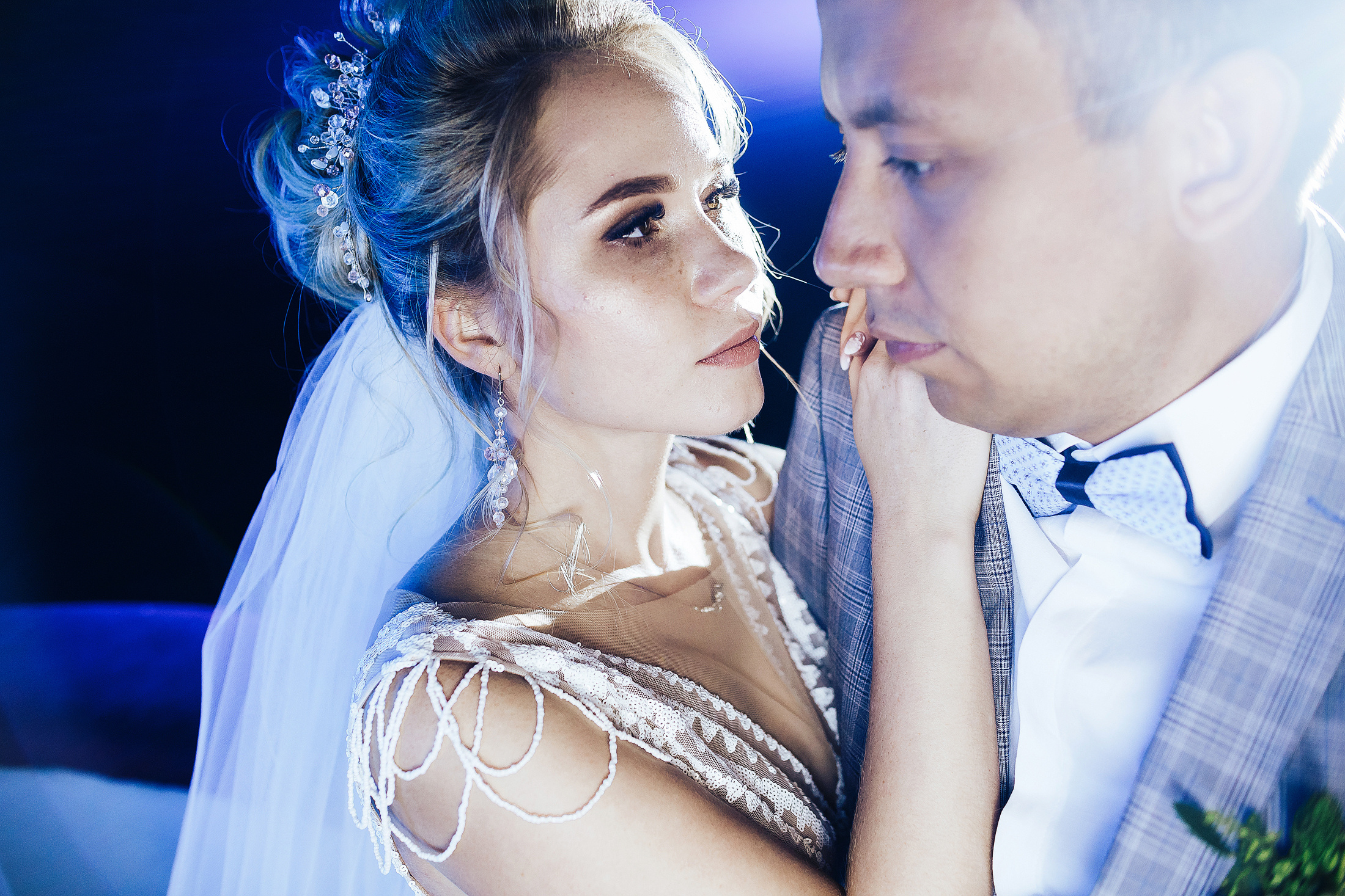 Свадебная фотосессия на сцене. Фотосъемка и видеосъемка в Калининграде Liveemotion.pro