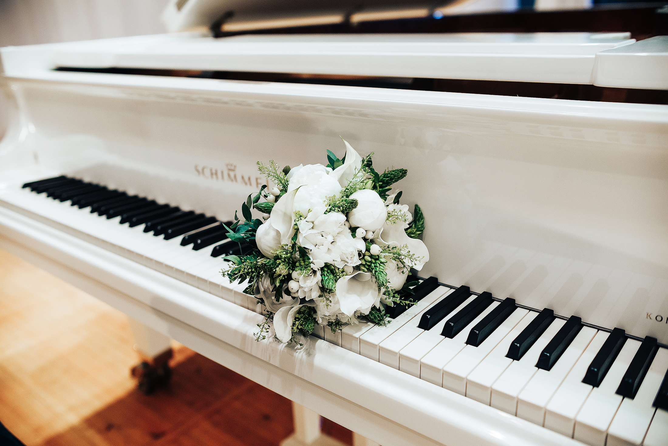 Свадебная фотосессия на сцене. Фотосъемка и видеосъемка в Калининграде Liveemotion.pro