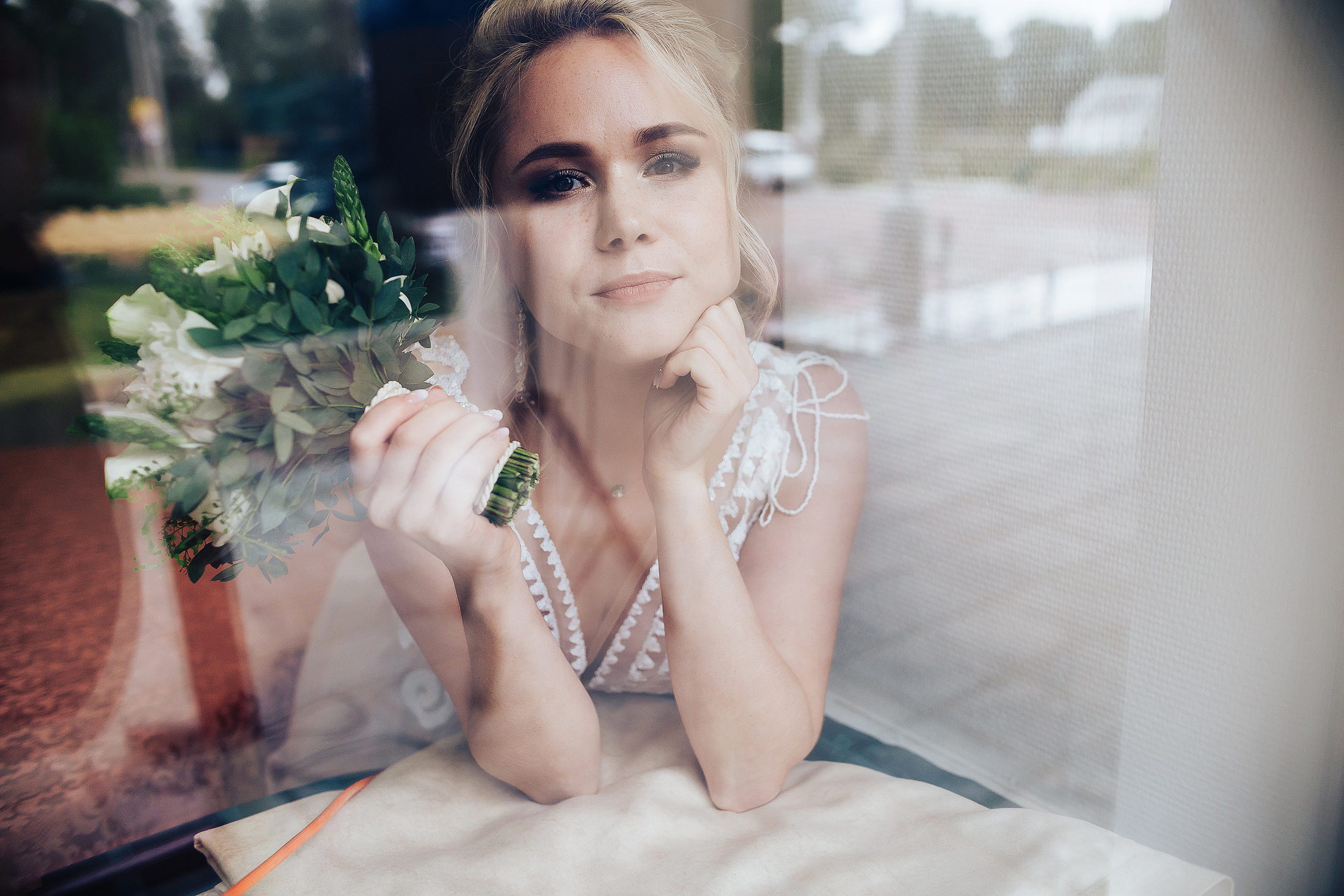 Свадебная фотосессия на сцене. Фотосъемка и видеосъемка в Калининграде Liveemotion.pro