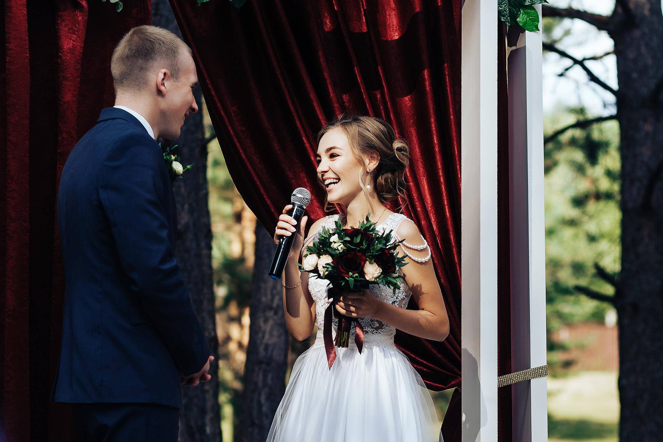 Молодежная фотосъемка свадьбы с бургерами. Фотосъемка и видеосъемка в Калининграде Liveemotion.pro