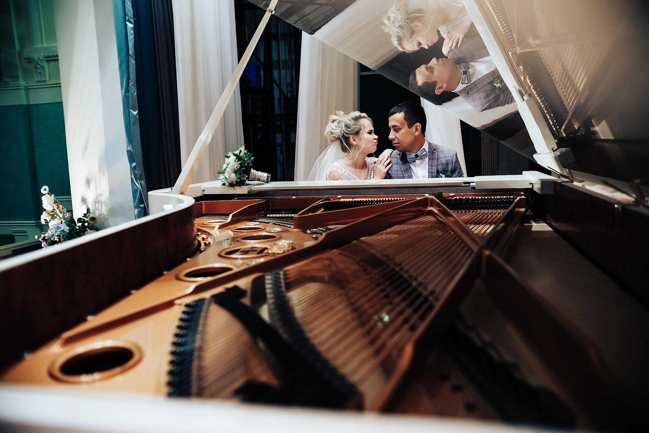 Свадебная фотосессия на сцене. Фотосъемка и видеосъемка в Калининграде Liveemotion.pro