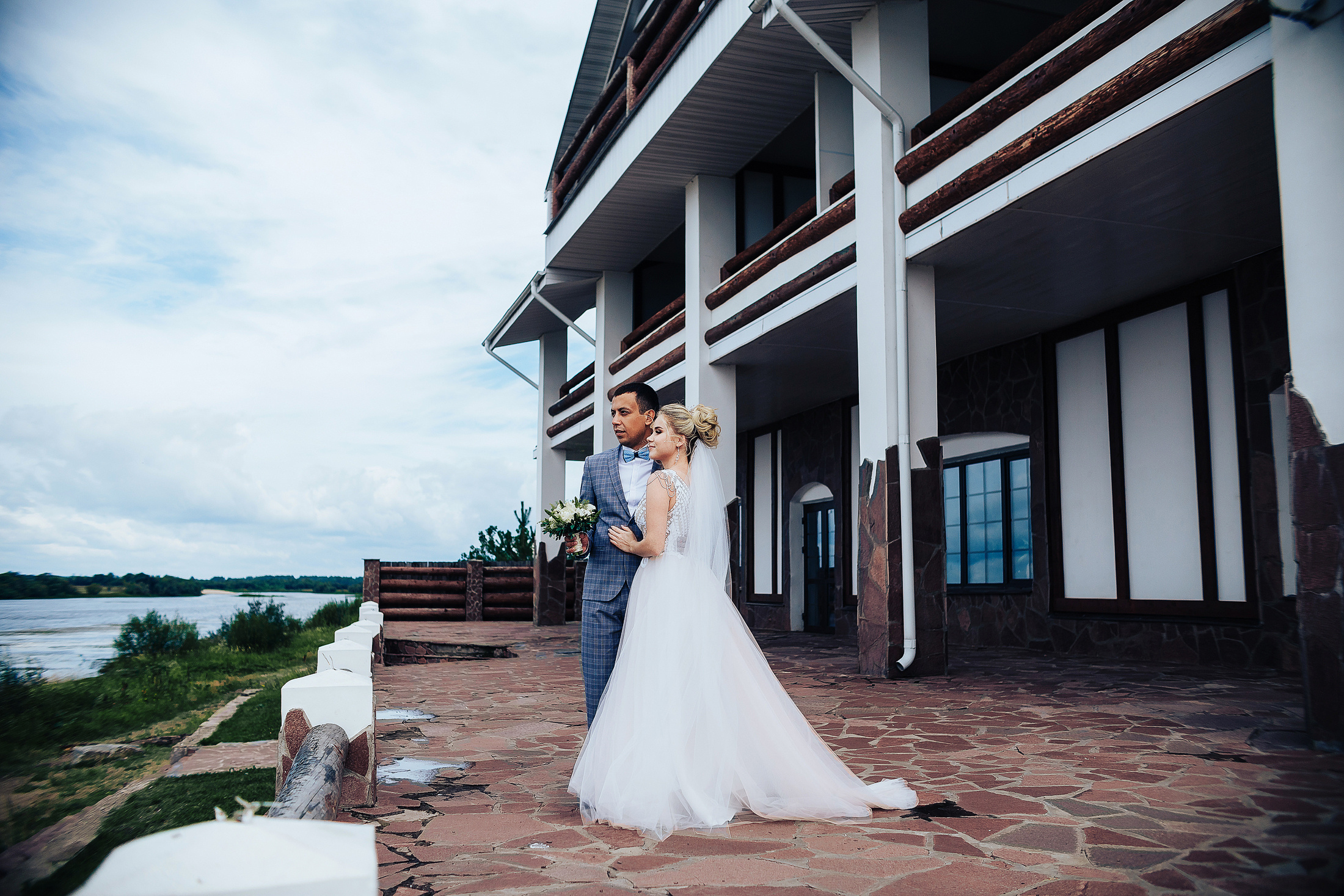 Свадебная фотосессия на сцене. Фотосъемка и видеосъемка в Калининграде Liveemotion.pro