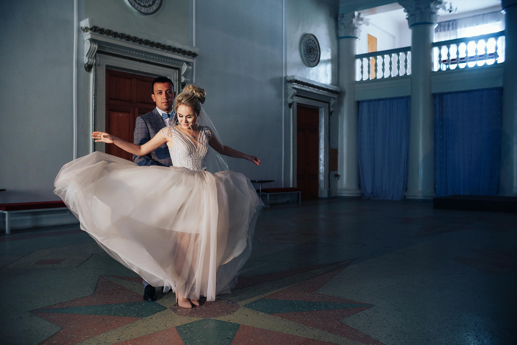 Свадебная фотосессия на сцене. Фотосъемка и видеосъемка в Калининграде Liveemotion.pro