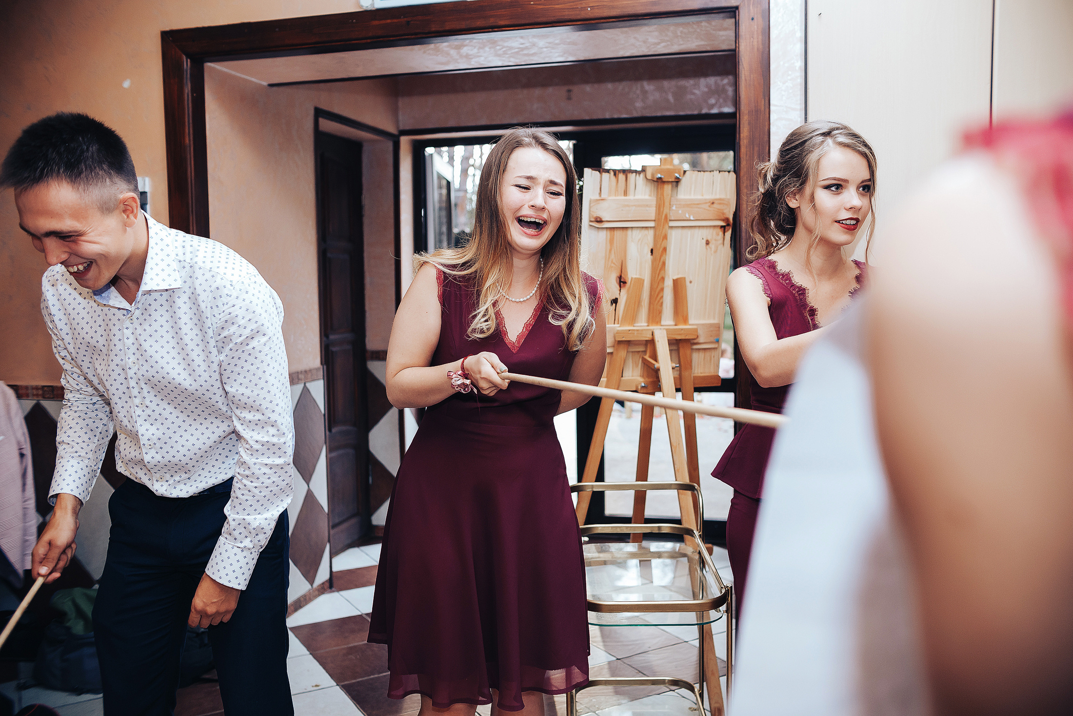 Молодежная фотосъемка свадьбы с бургерами. Фотосъемка и видеосъемка в Калининграде Liveemotion.pro