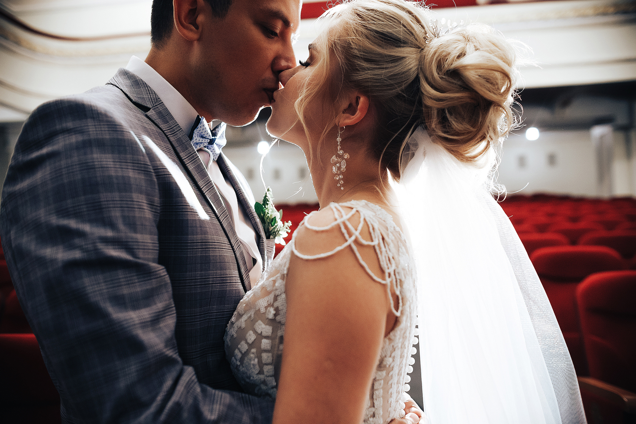 Свадебная фотосессия на сцене. Фотосъемка и видеосъемка в Калининграде Liveemotion.pro