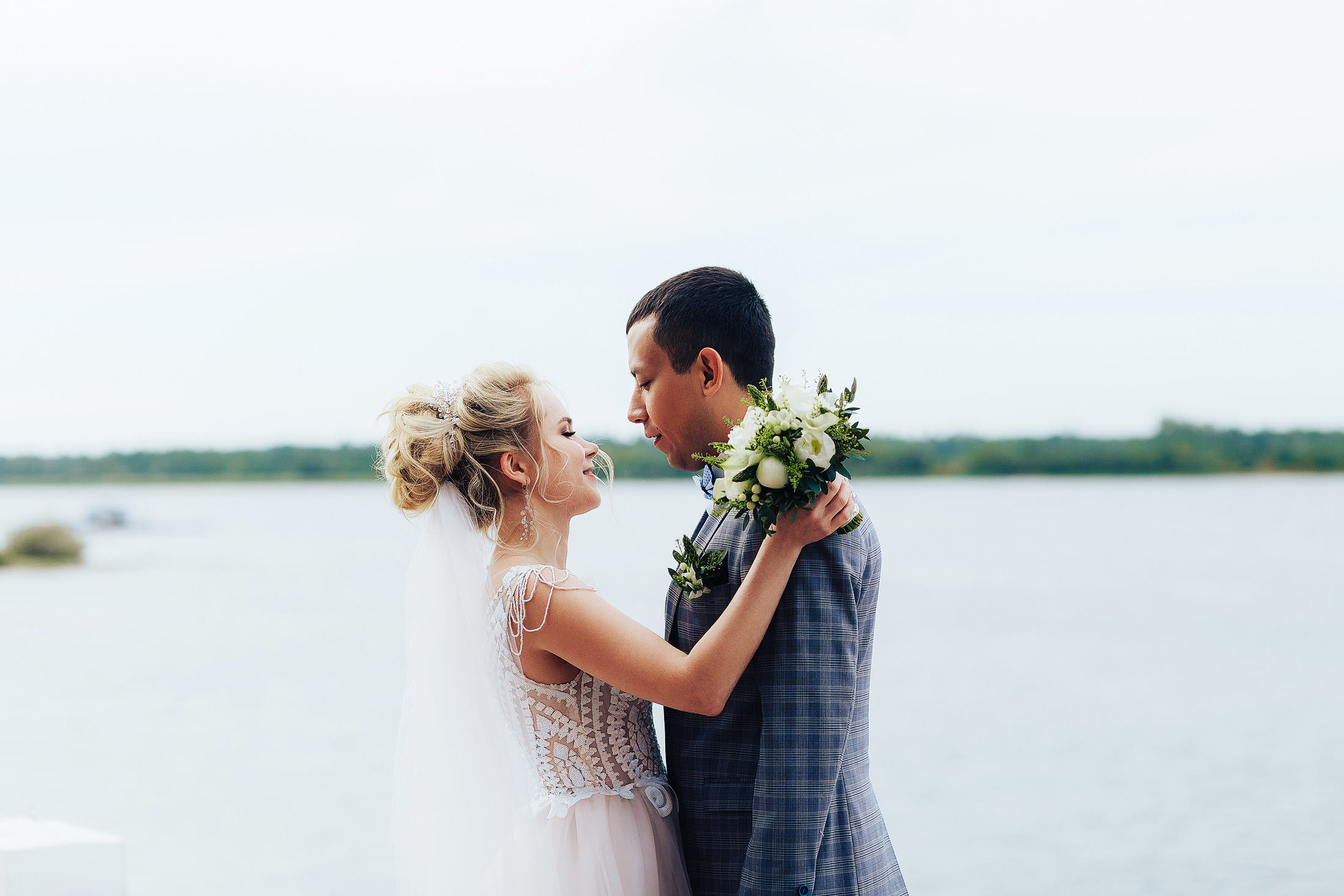 Свадебная фотосессия на сцене. Фотосъемка и видеосъемка в Калининграде Liveemotion.pro