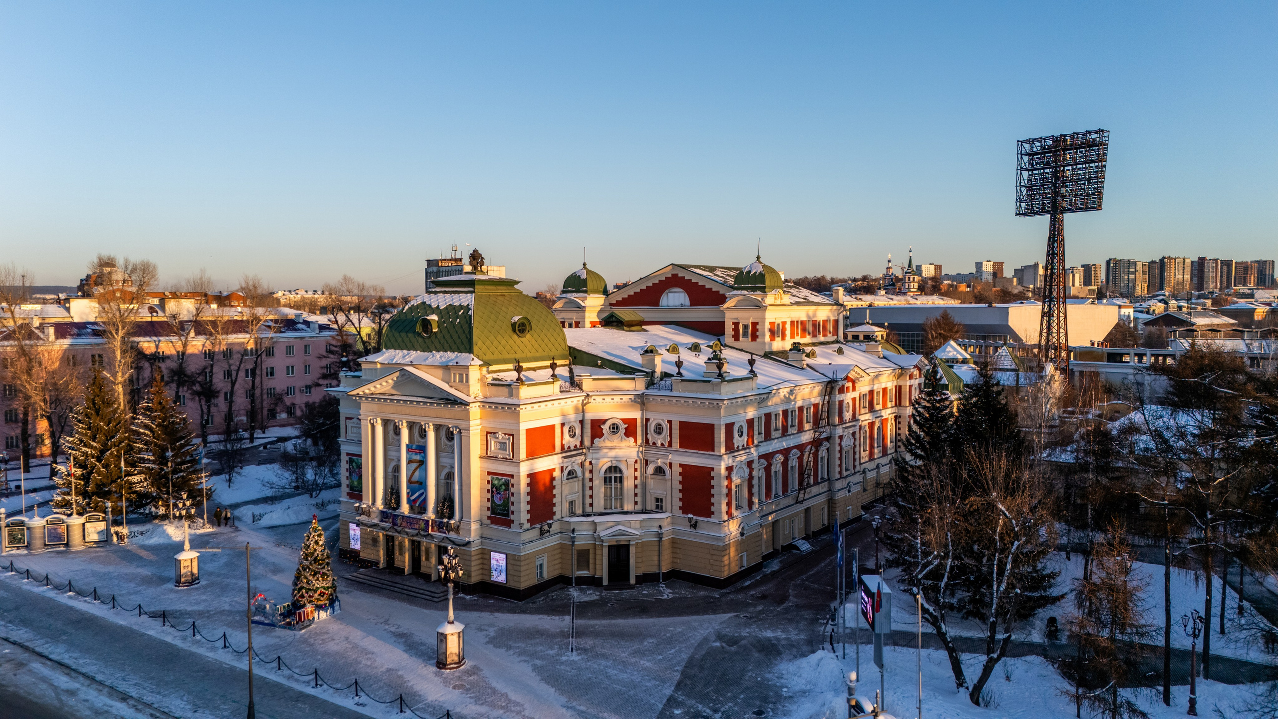 Архитектура города. Фотограф, видеограф и пилот дрона на Байкале