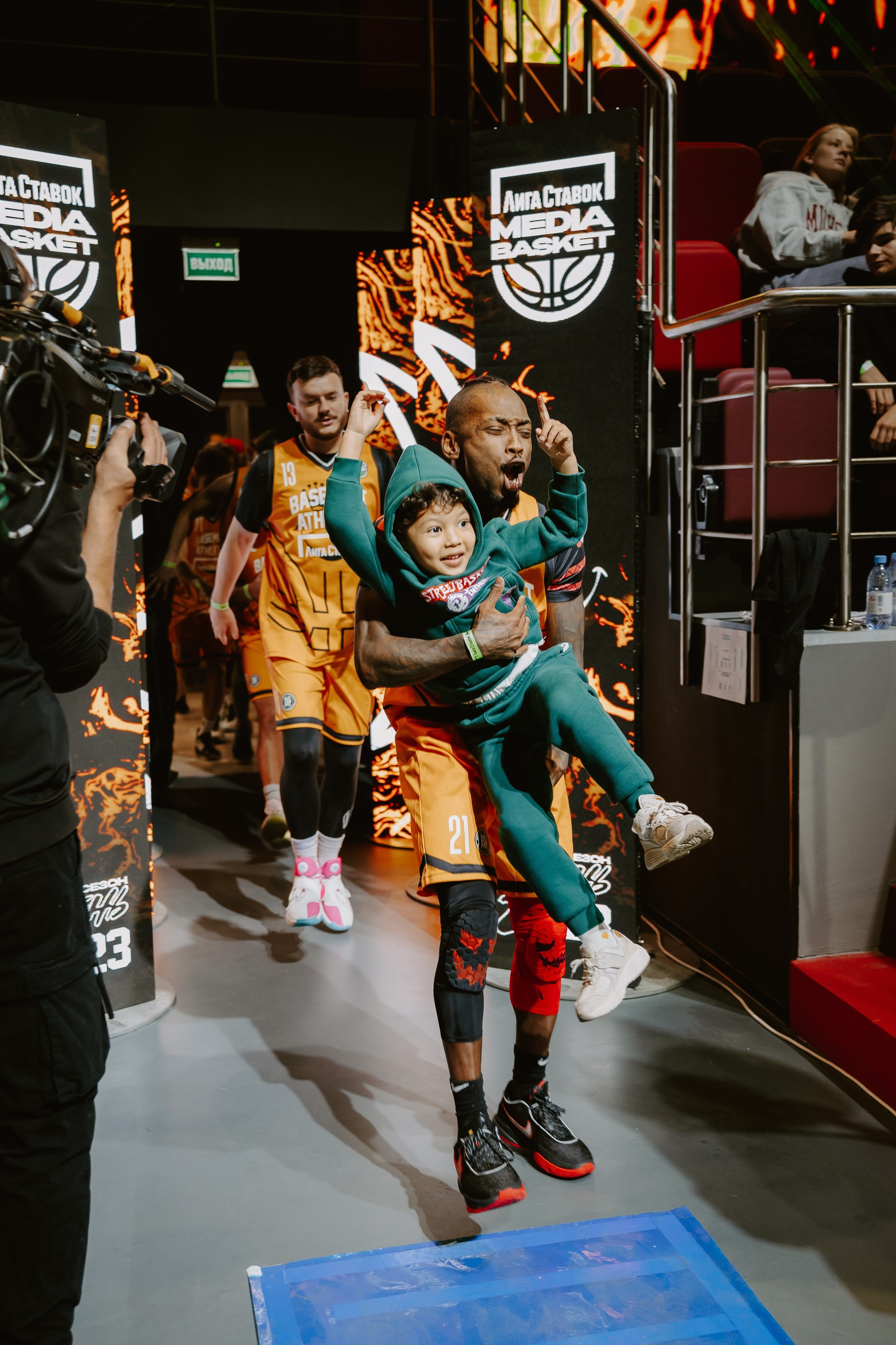 MEDIABASKET x LIGASTAVOK. Фотограф первого впечатления