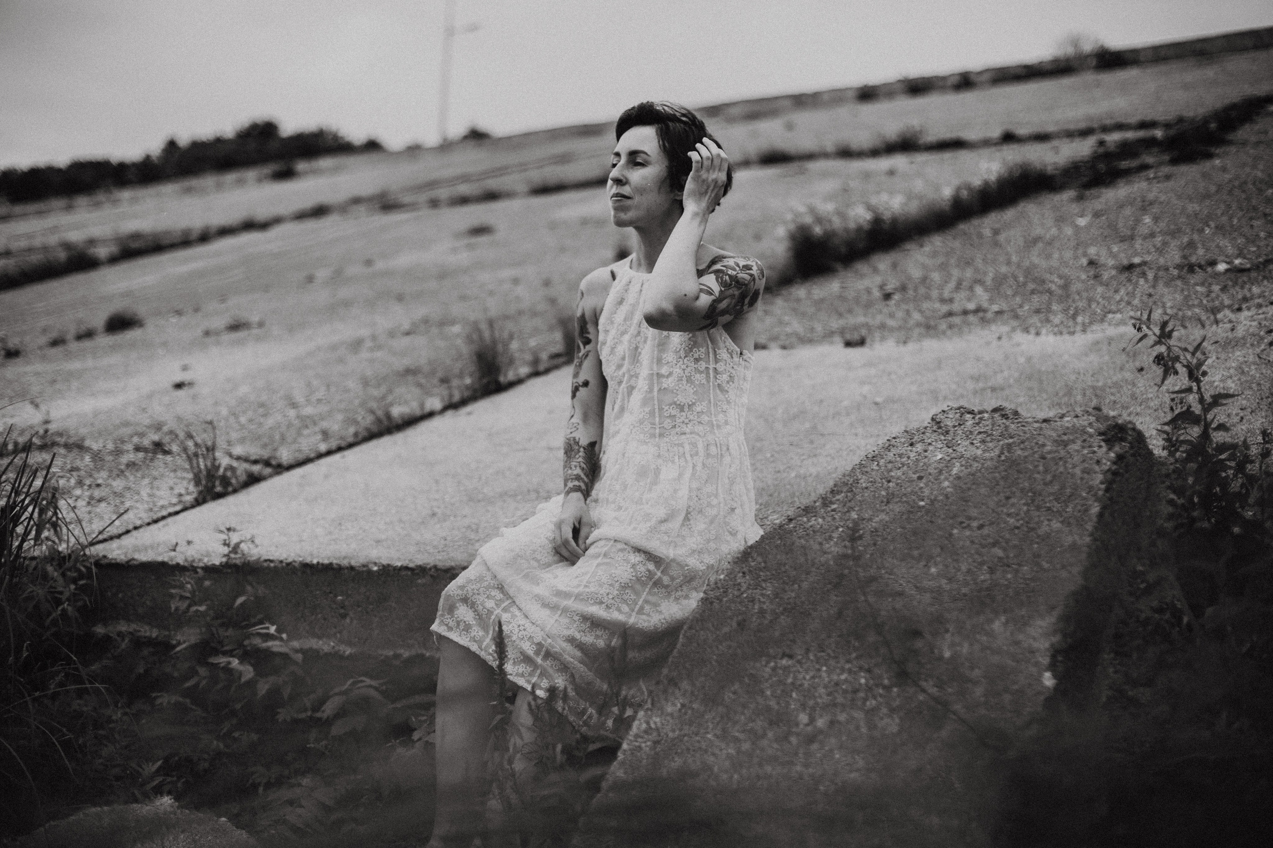 Есенин у реки. Фотограф в Нижнем Новгороде