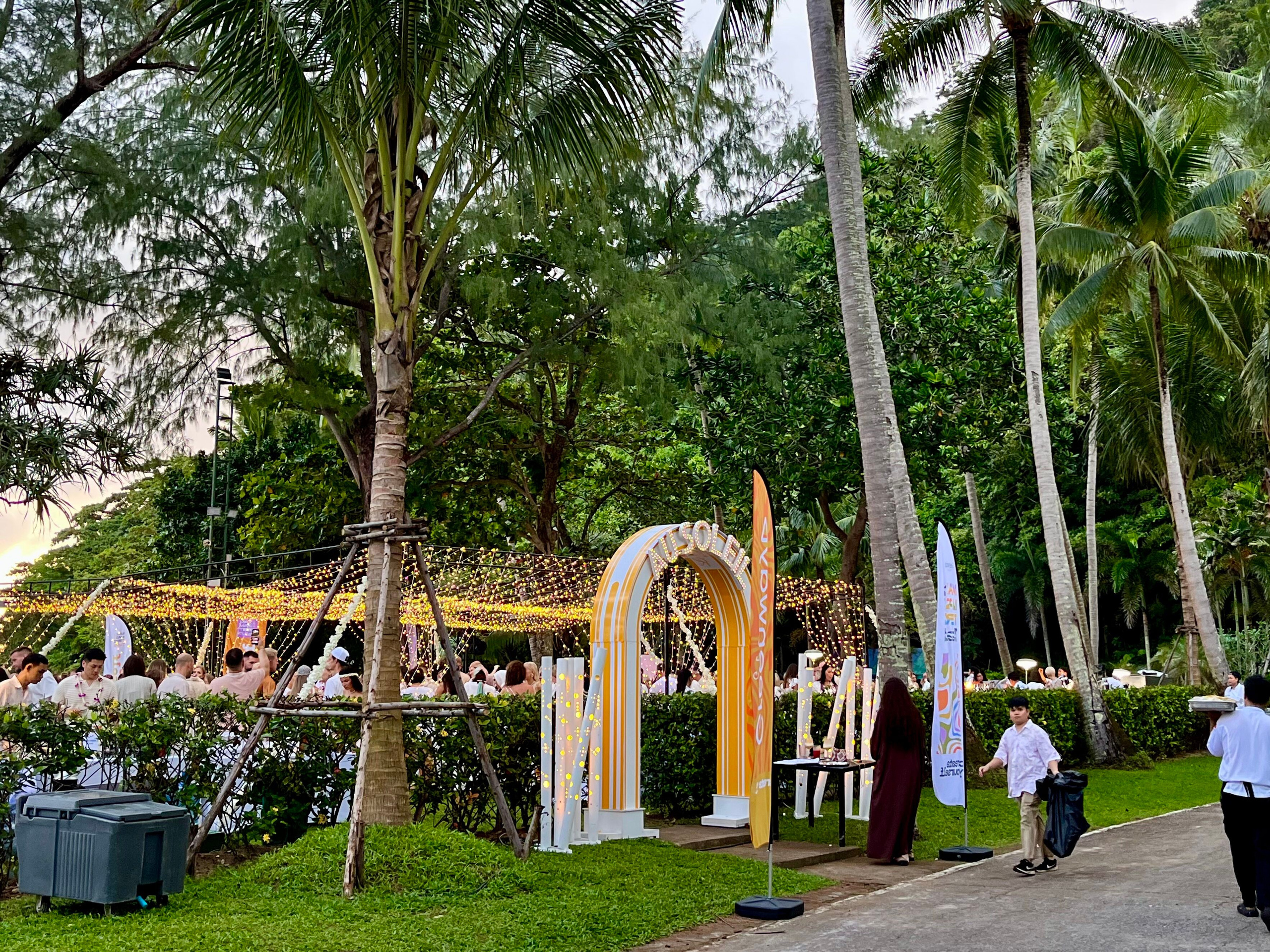 Конференция на Пхукете, бизнес-встреча, гала-ужин и welcome party с профессиональным техническим обеспечением: аренда сцены, звукового и светового оборудования и LED-экранов.