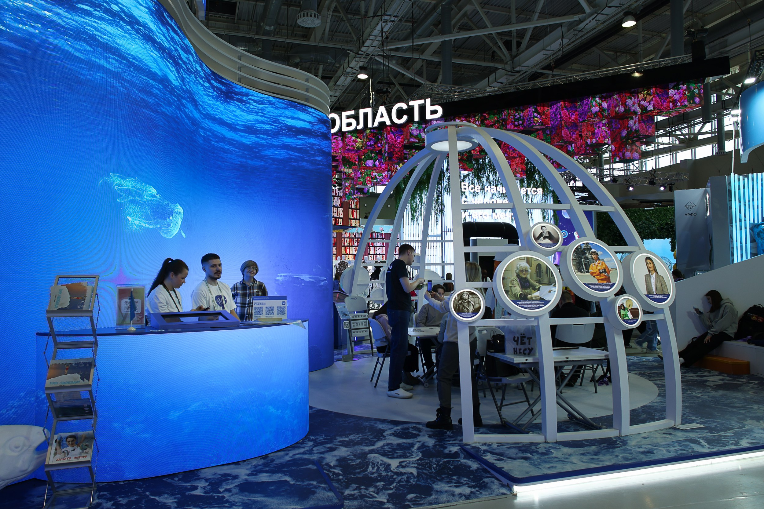 Выставка «Россия». Репортажный, архитектурный, театральный и файн-арт фотограф Лена Мельникова в Москве