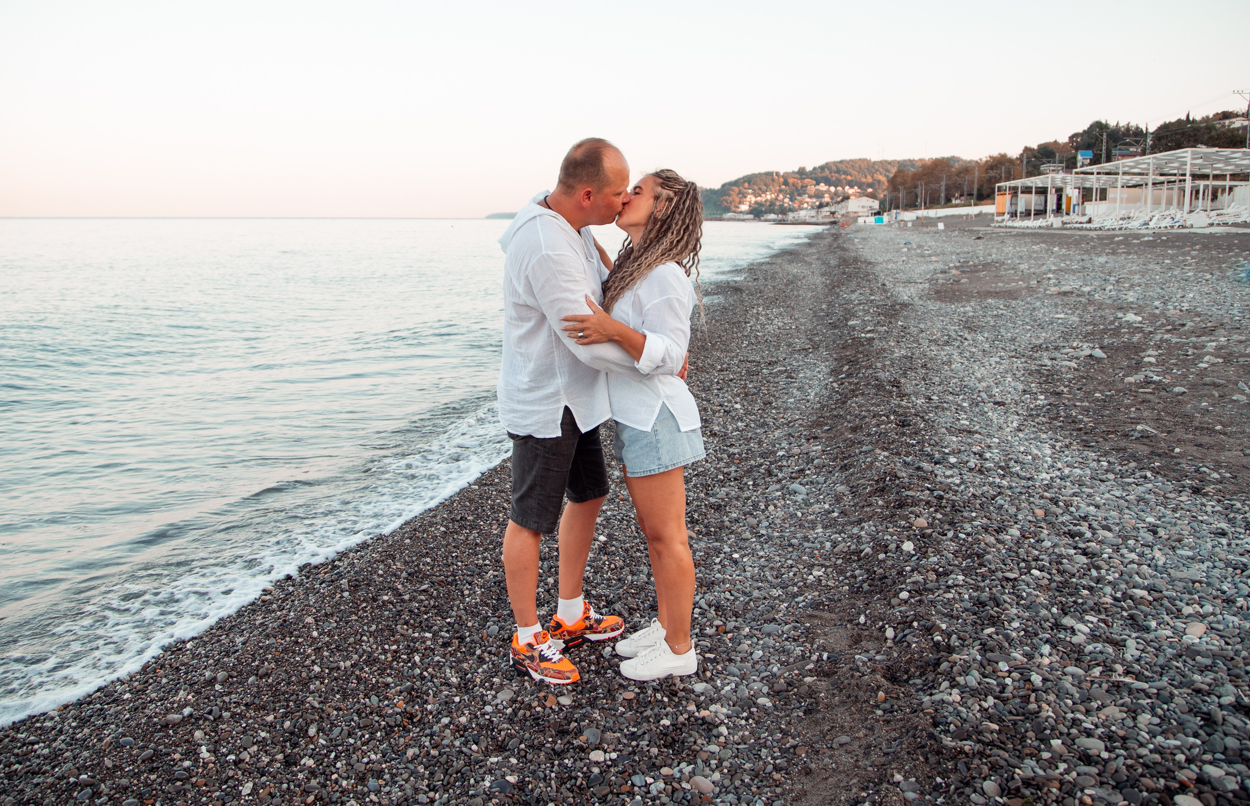 Каждый год они проводят фотосессию в именных майках у моря в Лоо. Семейный фотограф в Сочи, Лоо, Дагомысе, Вардане Кучумова Олеся