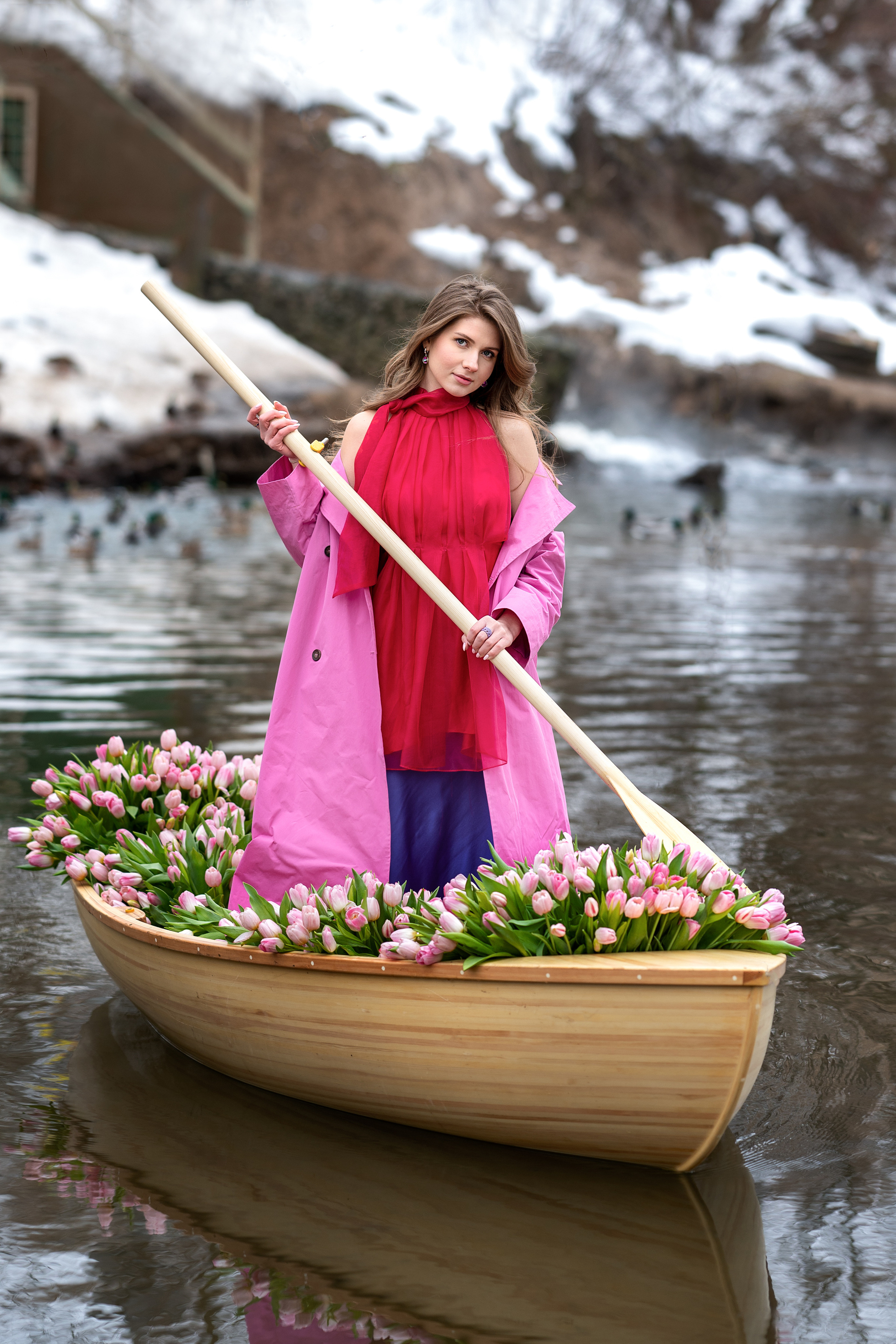 Фотосессия в лодке с тюльпанами. Фотограф Елена Сасс Москва