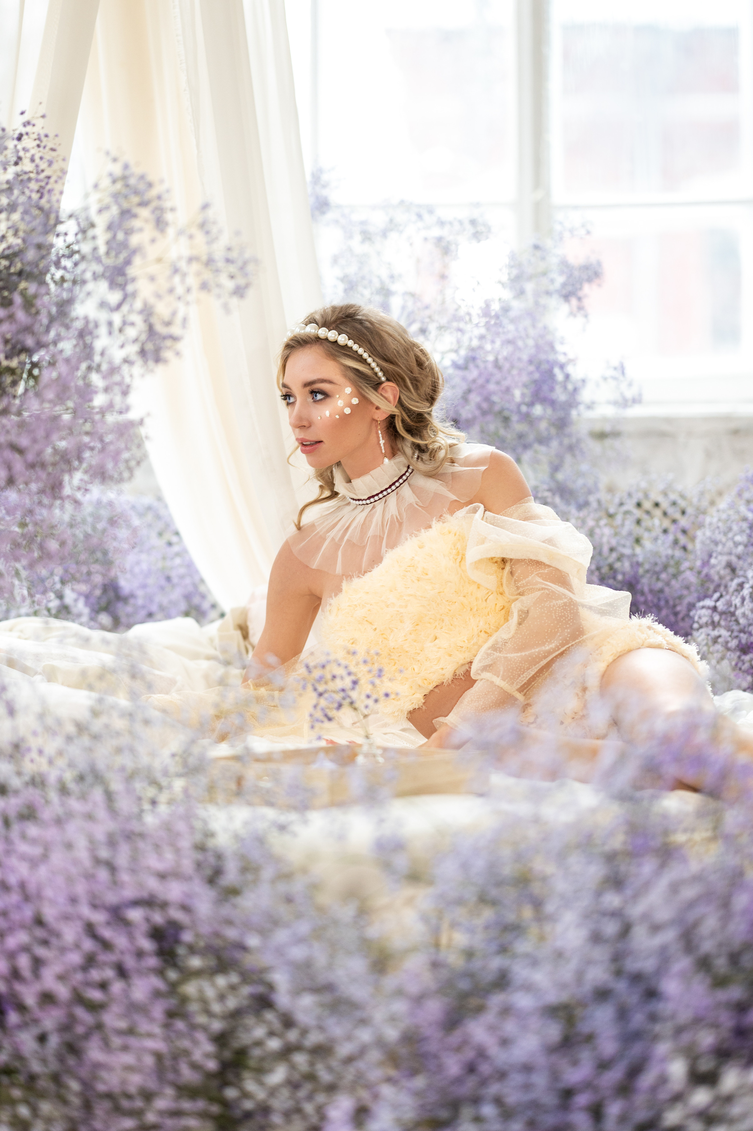 Злата в цветочной фотостудии. Фотограф Елена Сасс Москва