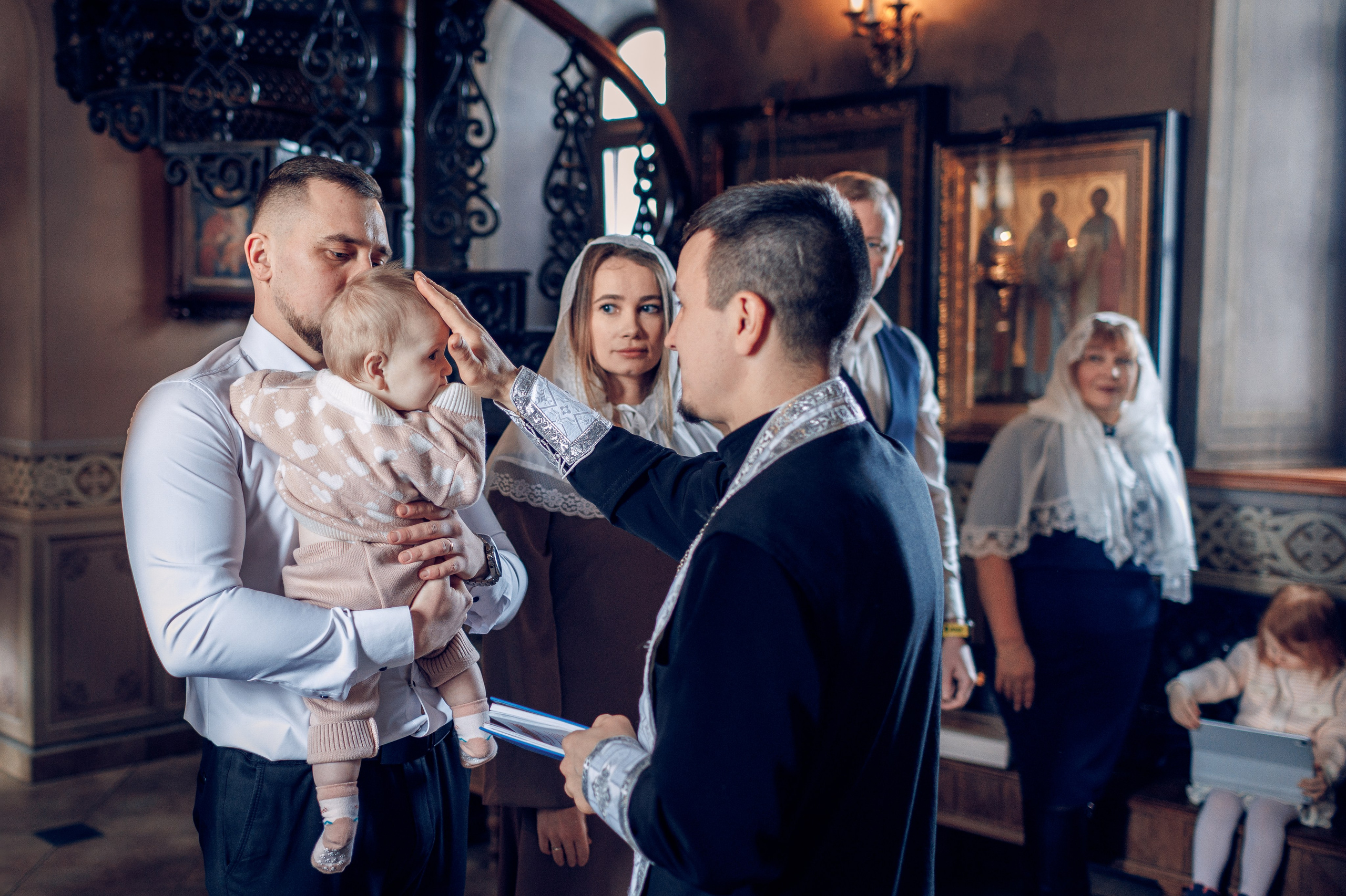 Крещение в Храме Святого Уара Мученика в Вешках. Профессиональный фотограф в Москве и Мо Мария Шантарёва