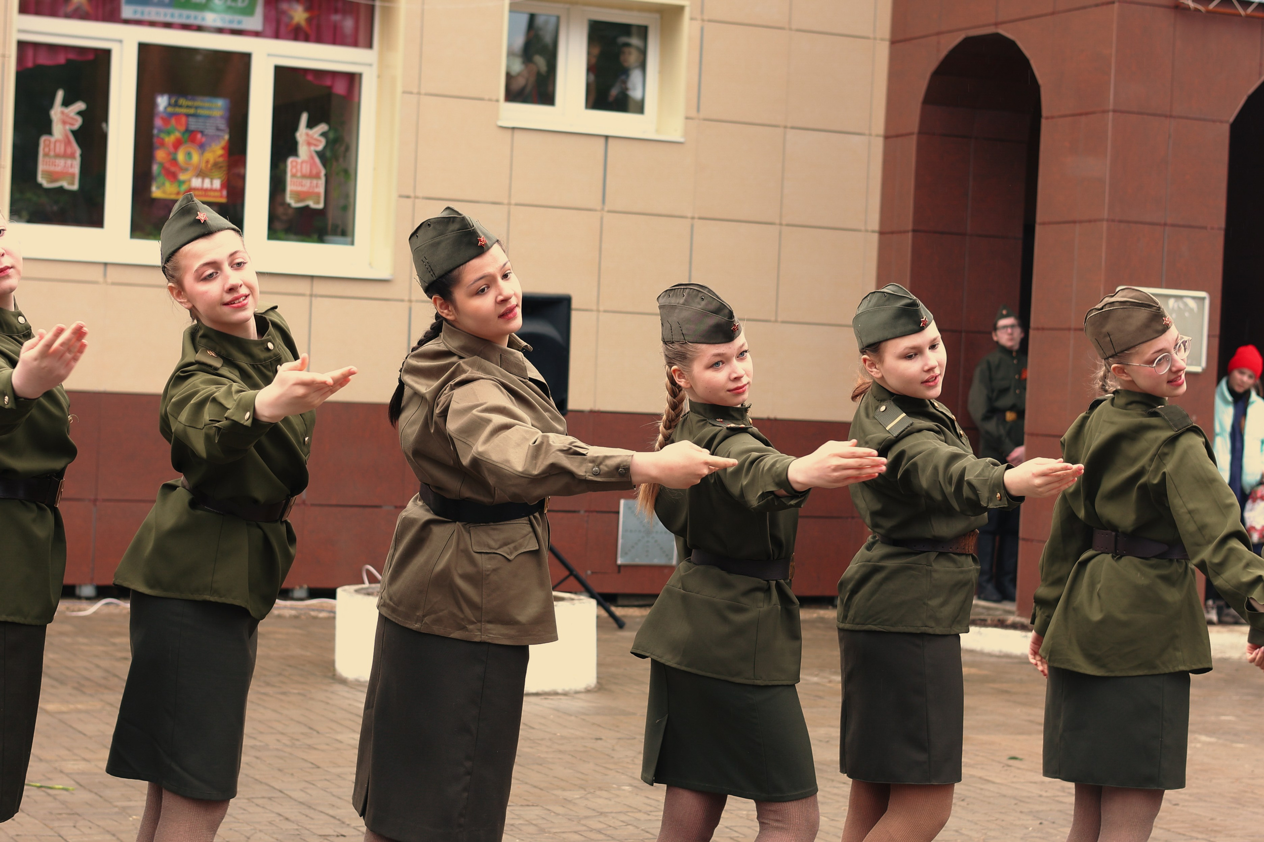9 мая — «Родной дом». Фотограф в городе Киров Денис Вербин