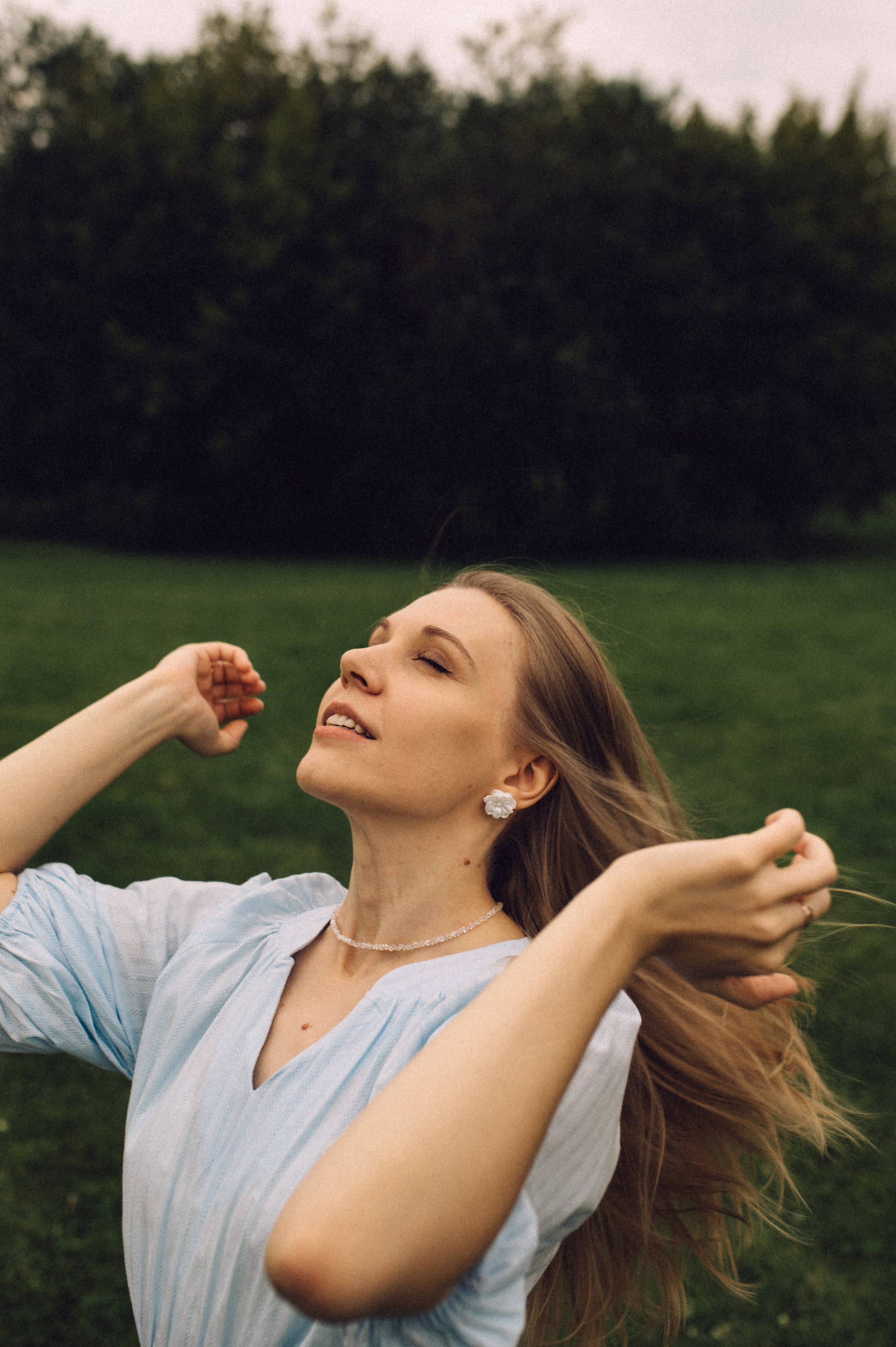 Ветер в волосах, нежность и поцелуи🤍. Лайфстайл фотограф в Москве Серебрянская Фаина