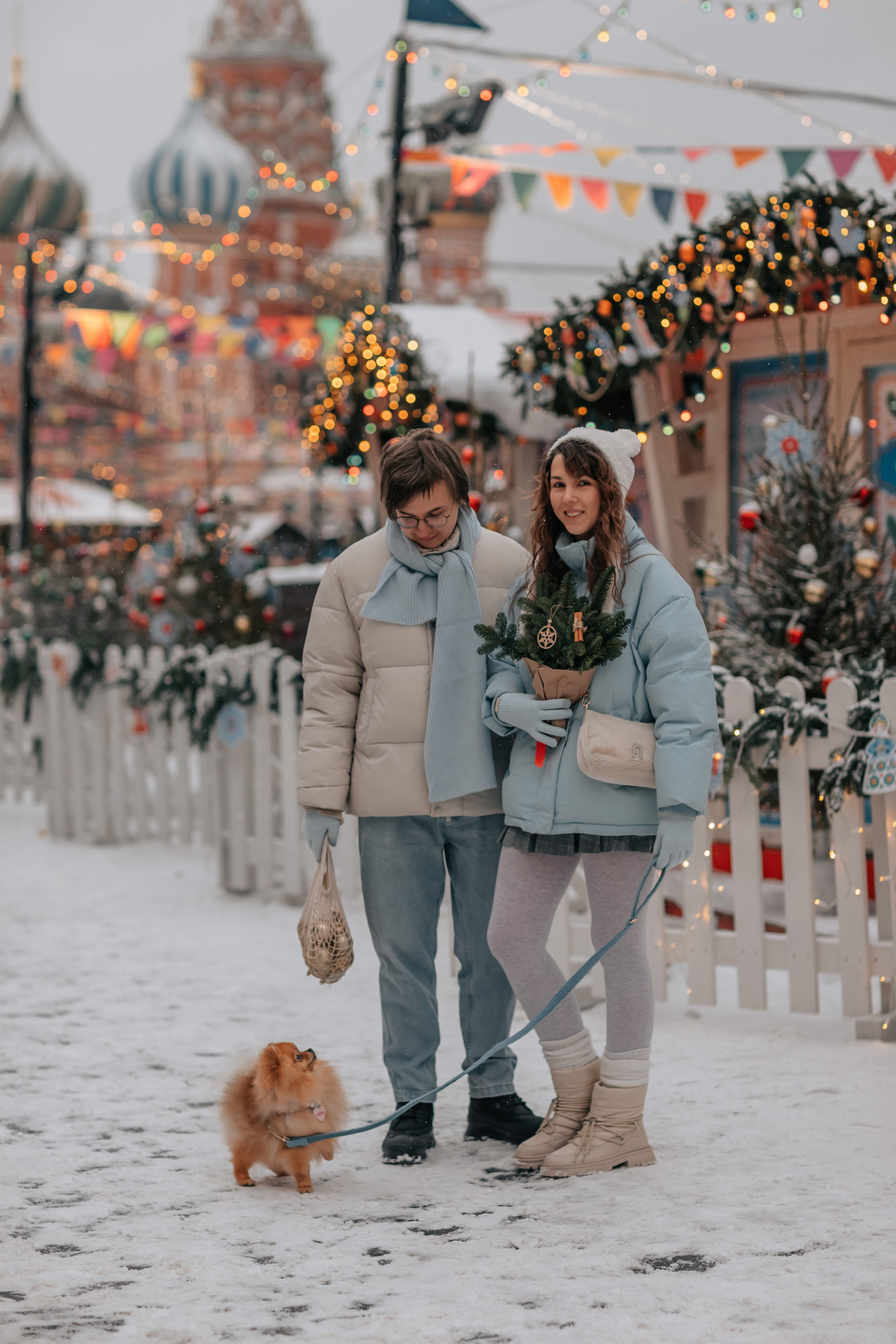 Тоффи и семья на новогодней ярмарке. Семейный фотограф анималист Мария Крючкова