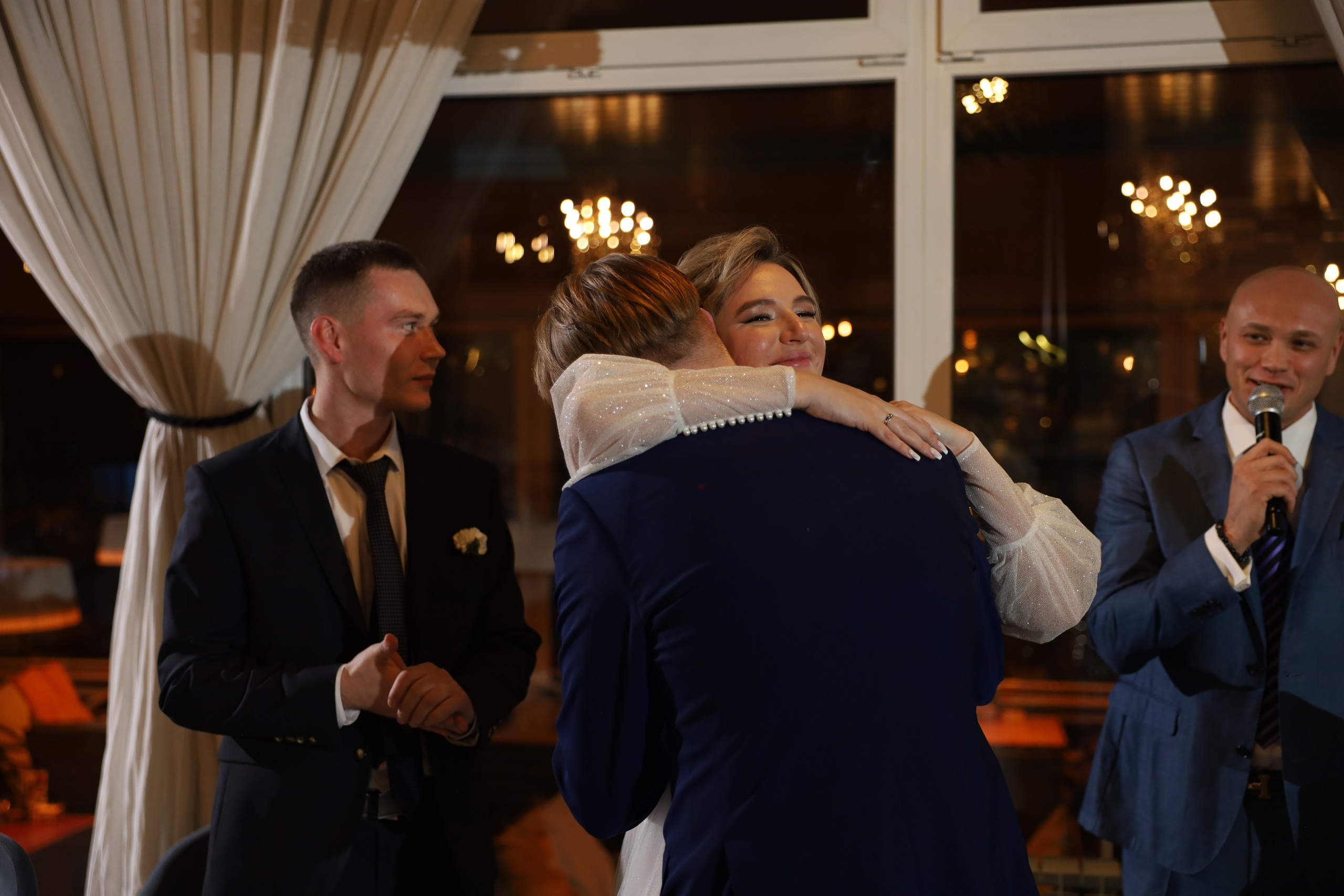 𝒜𝓇𝓉𝑒𝓂 & 𝐿𝓎𝓊𝓈𝓎𝒶 (𝓇𝑒𝓈𝓉𝒶𝓊𝓇𝒶𝓃𝓉). 𝑀𝑜𝓈𝒸𝑜𝓌. Свадебный фотограф в Санкт-Петербурге