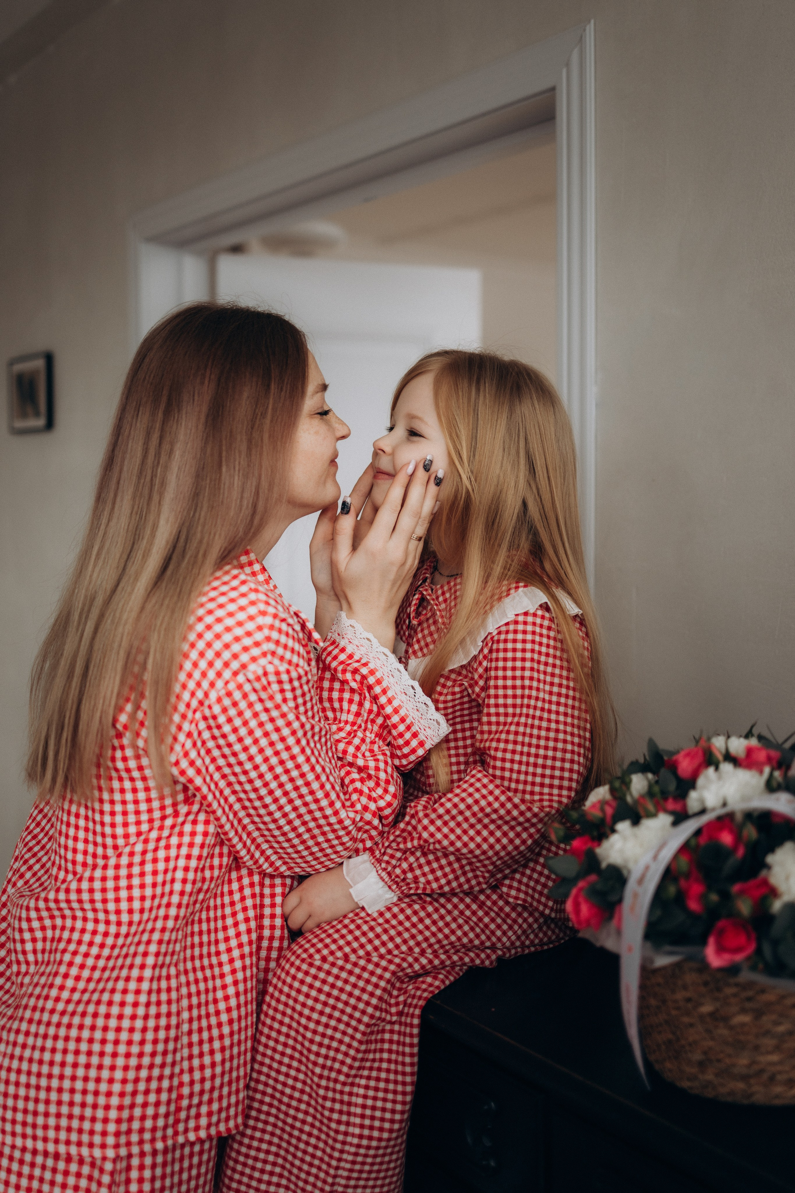 Та самая милая фотосессия мамы и доченьки в студии (февраль, 2026г), г. Обнинск (Калужская обл.). Надежда Стар семейный и церковный фотограф в Жукове и Калужской области