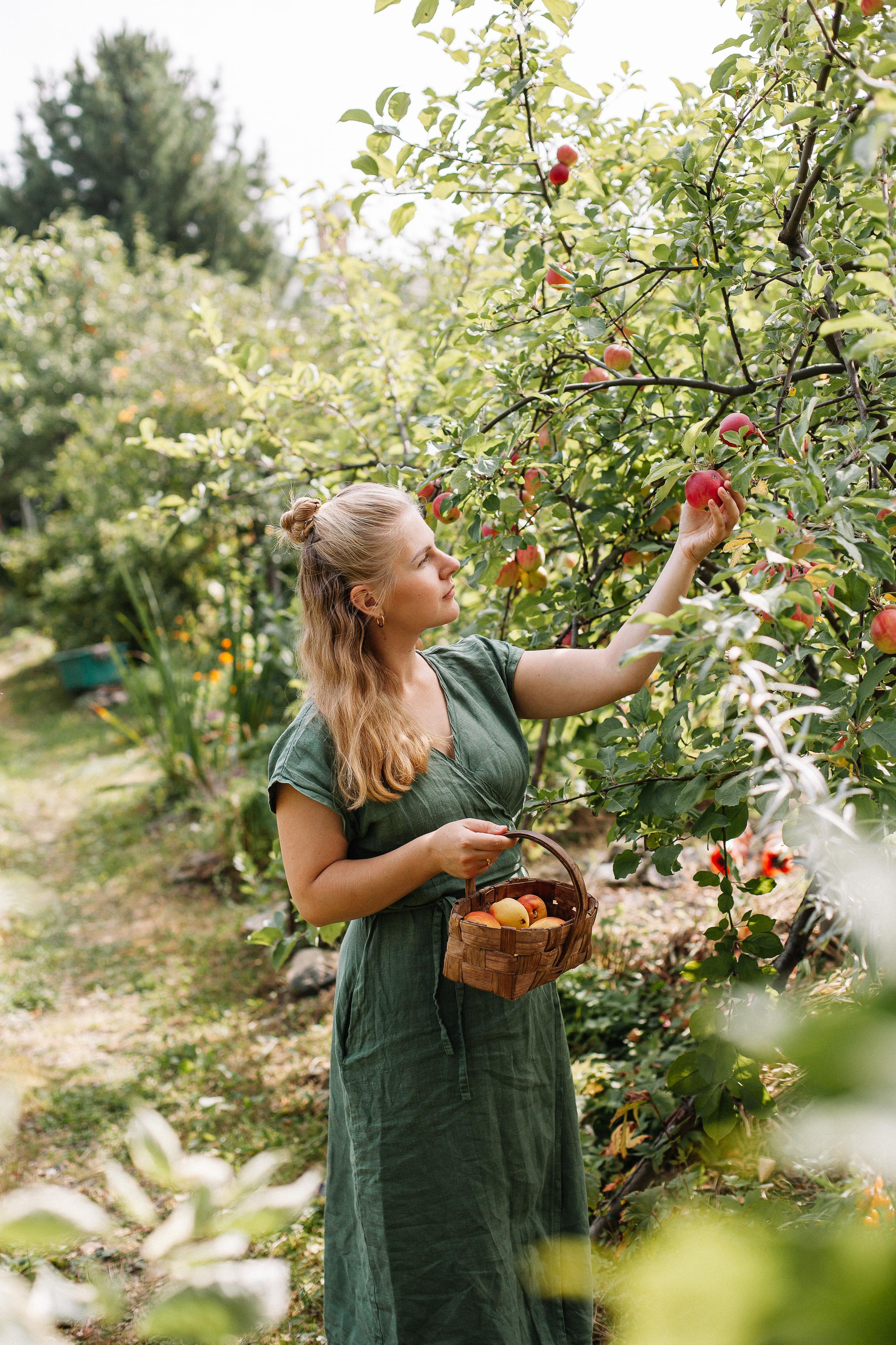 Виталий, Аня, Маруся и Лёша, съемка на даче. Семейный фотограф Трусова Евгения в Екатеринбурге
