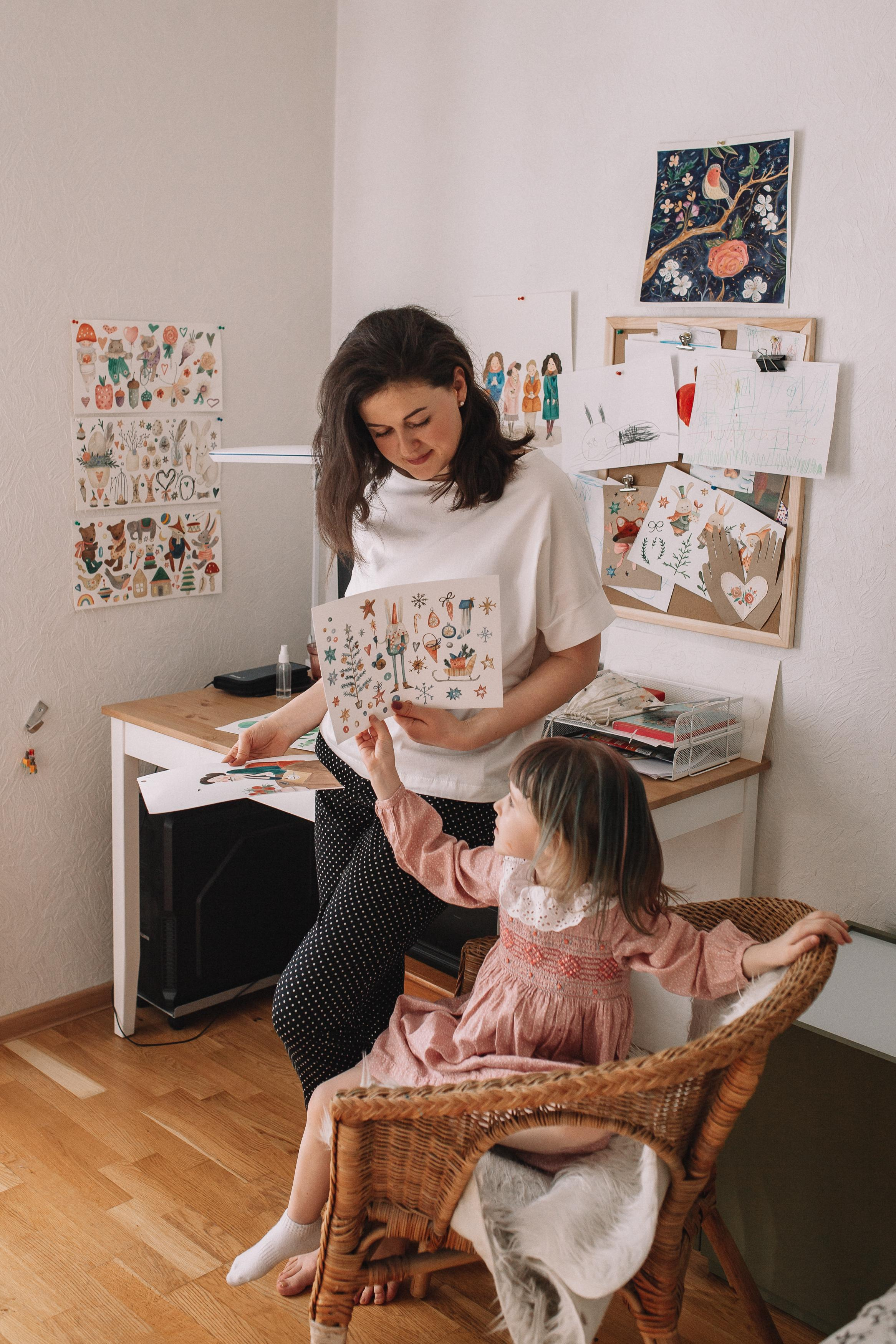 Сергей, Мария и Ксюша. Семейная фотосессия дома 2.03.2022 г. Семейный фотограф Трусова Евгения в Екатеринбурге