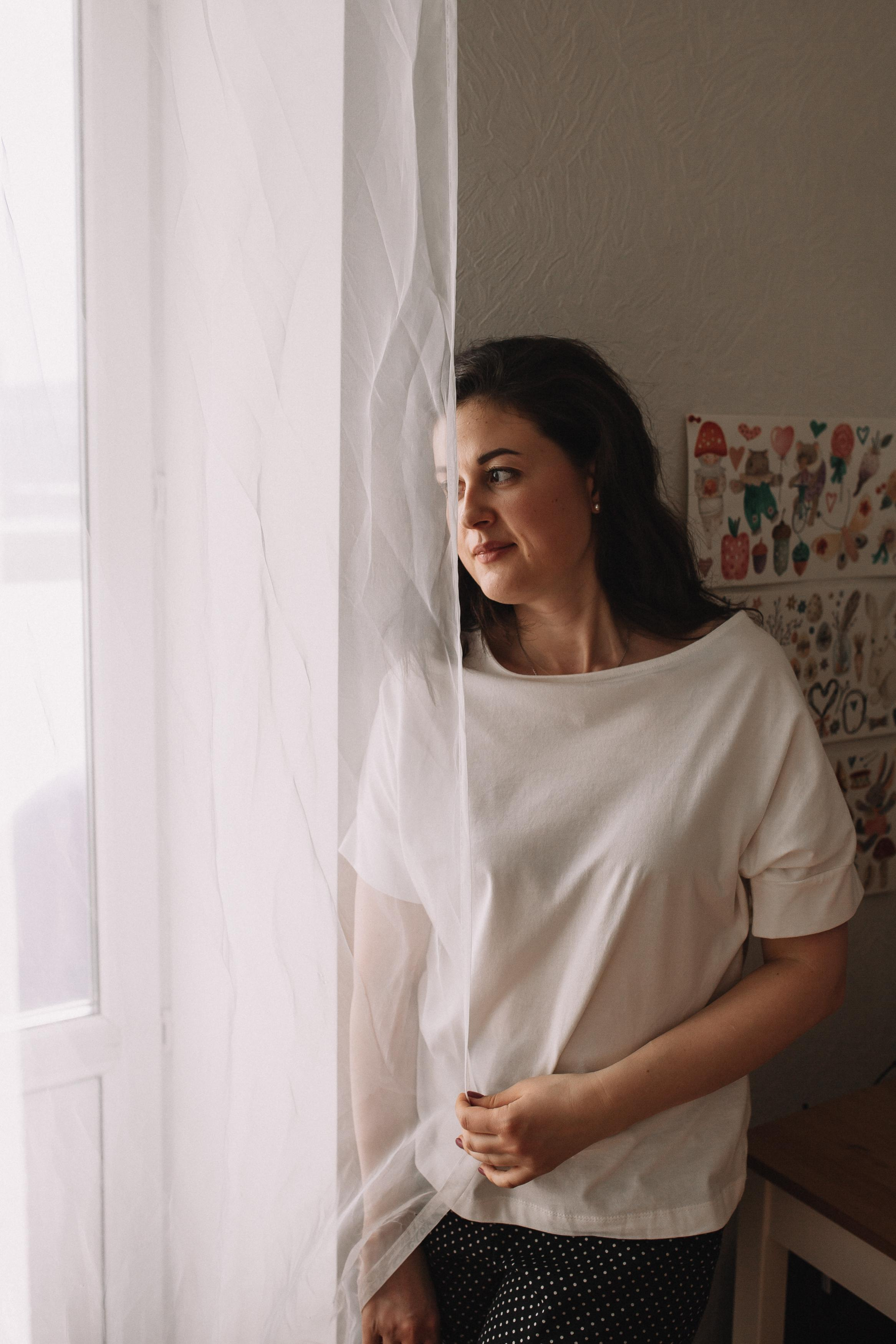 Сергей, Мария и Ксюша. Семейная фотосессия дома 2.03.2022 г. Семейный фотограф Трусова Евгения в Екатеринбурге