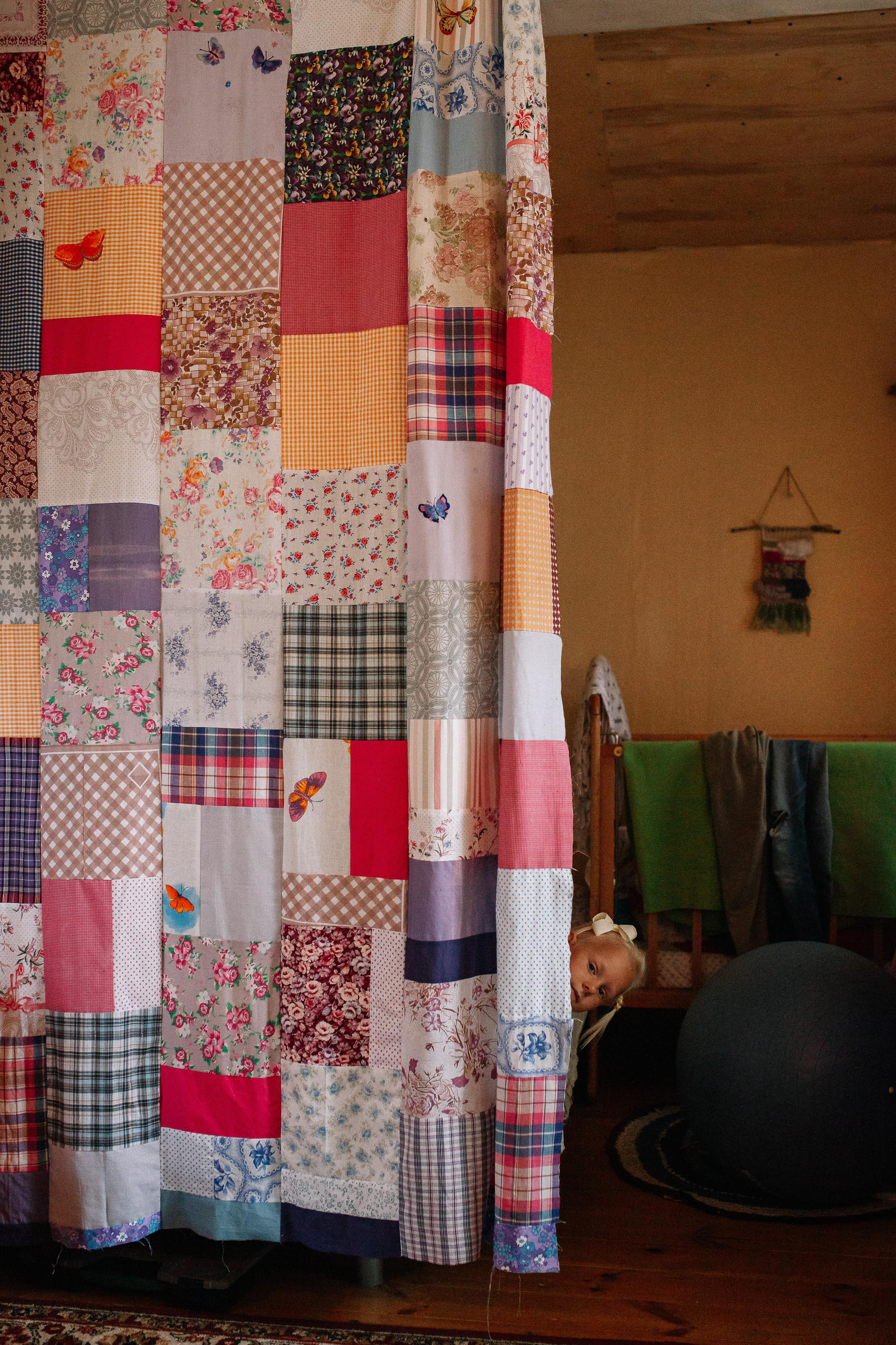 Виталий, Аня, Маруся и Лёша, съемка на даче. Семейный фотограф Трусова Евгения в Екатеринбурге