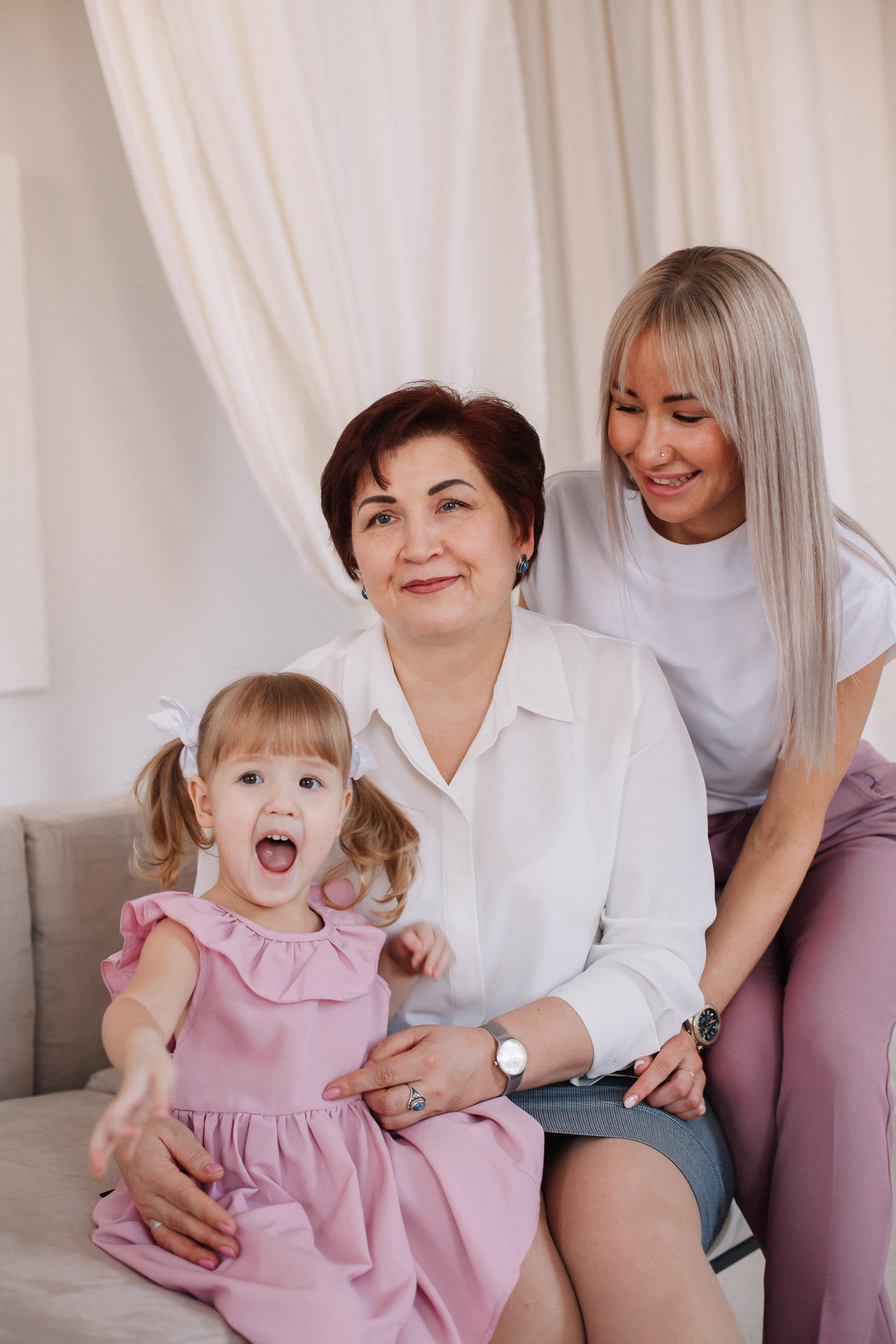 Настя с большой семьей. Семейный фотограф Трусова Евгения в Екатеринбурге