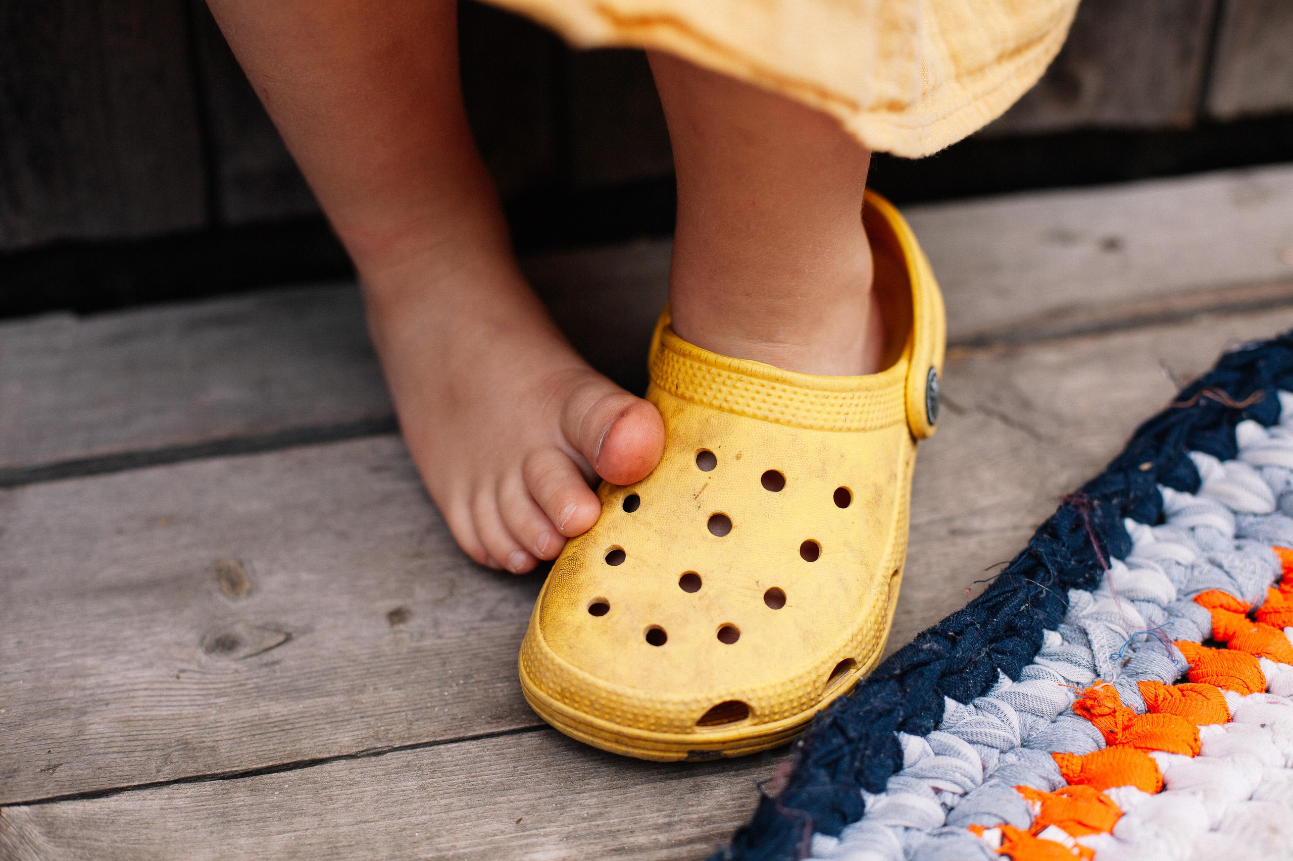 Виталий, Аня, Маруся и Лёша, съемка на даче. Семейный фотограф Трусова Евгения в Екатеринбурге