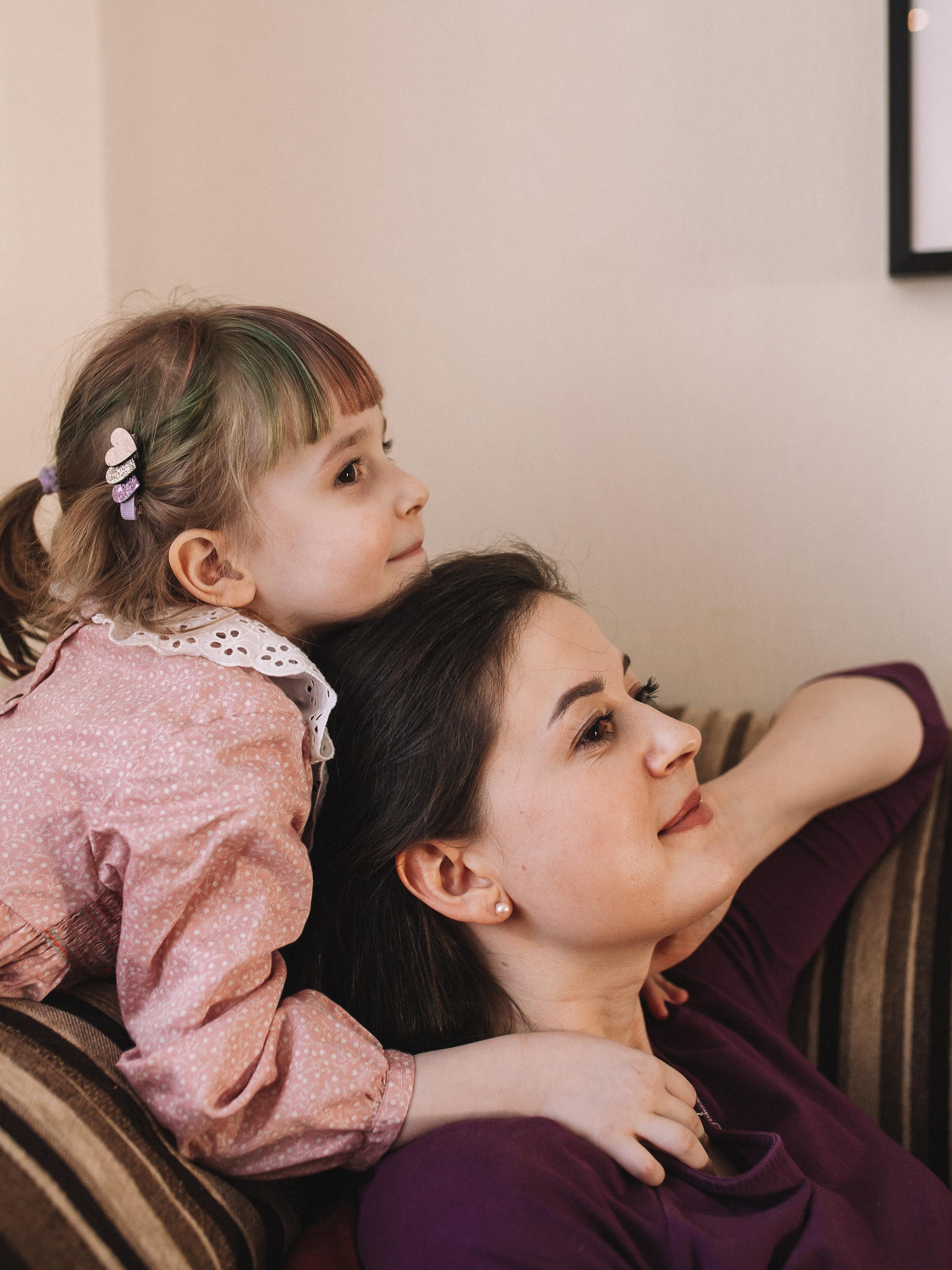 Сергей, Мария и Ксюша. Семейная фотосессия дома 2.03.2022 г. Семейный фотограф Трусова Евгения в Екатеринбурге