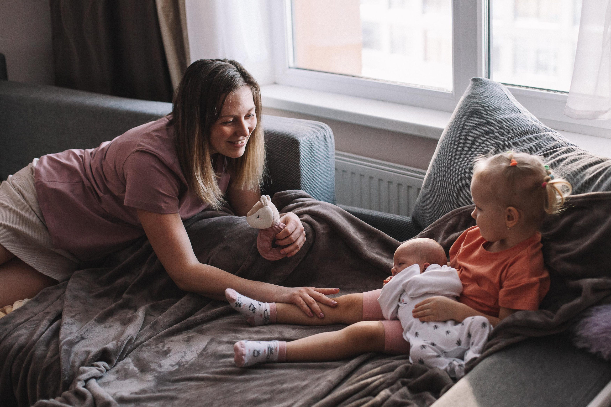Саша, Оля, Тая и маленькая Ксюша. Семейный фотограф Трусова Евгения в Екатеринбурге